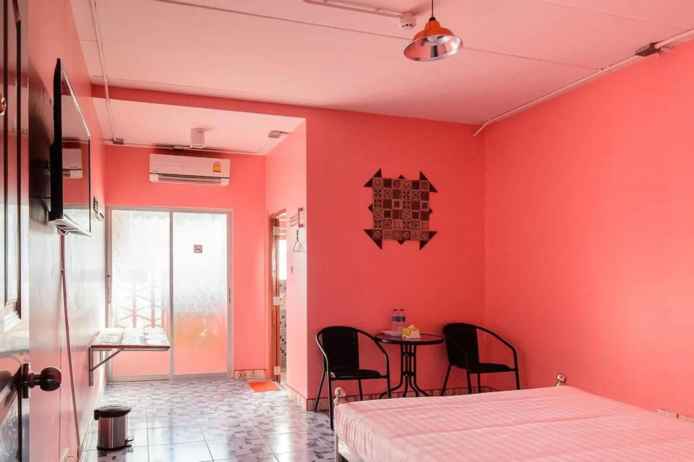 Photo of the whole room, Bed in 2U Hotel Hatyai