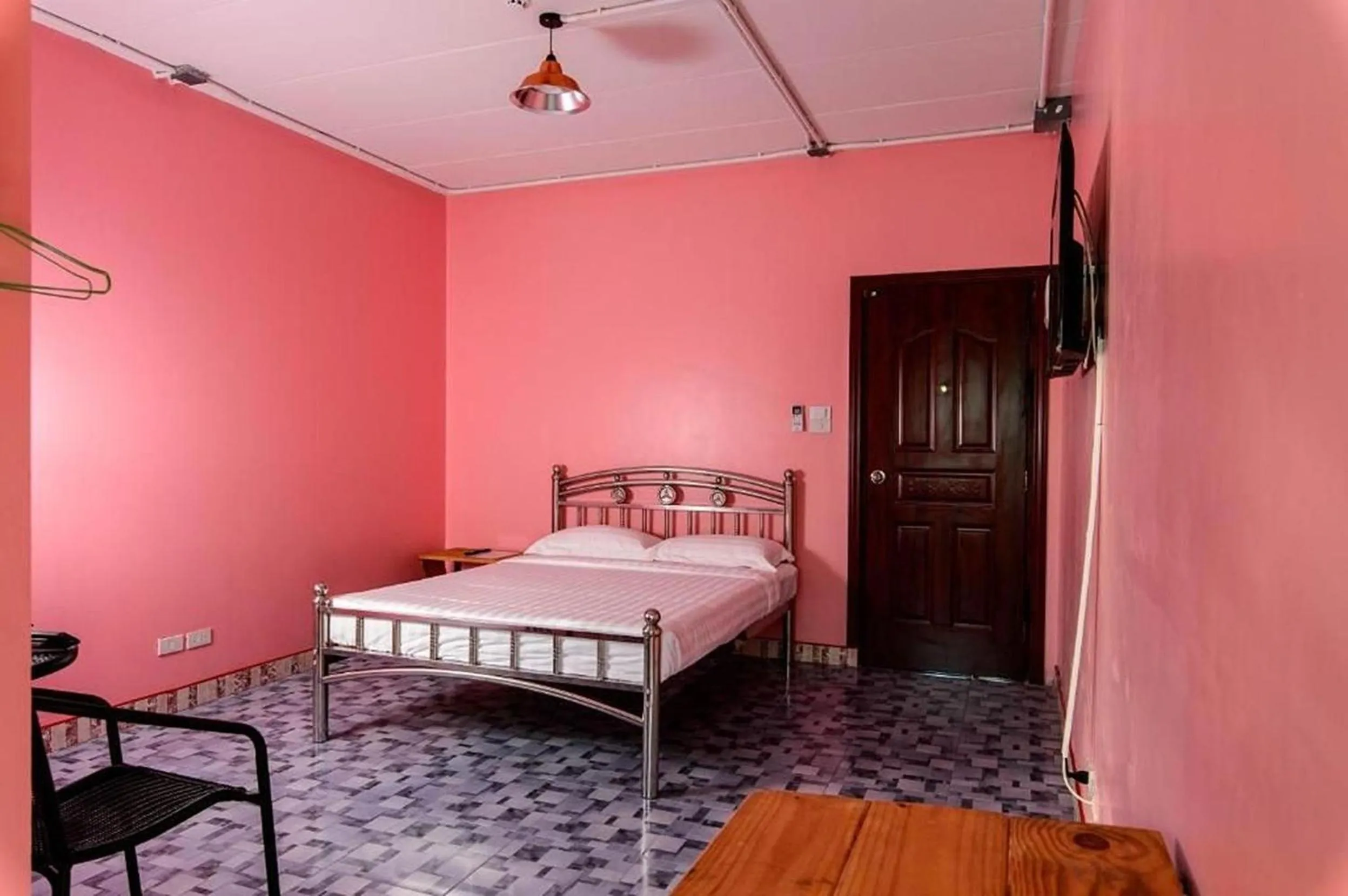 Photo of the whole room, Bed in 2U Hotel Hatyai