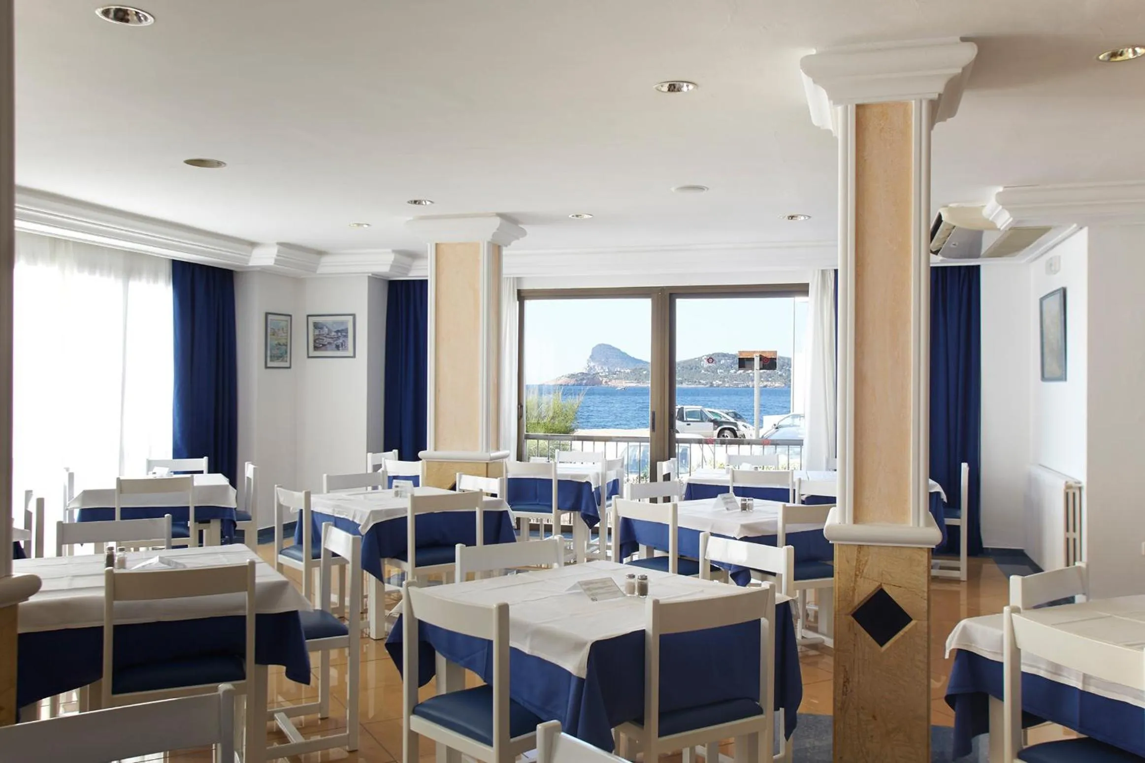 Restaurant/places to eat in Aparthotel Nereida