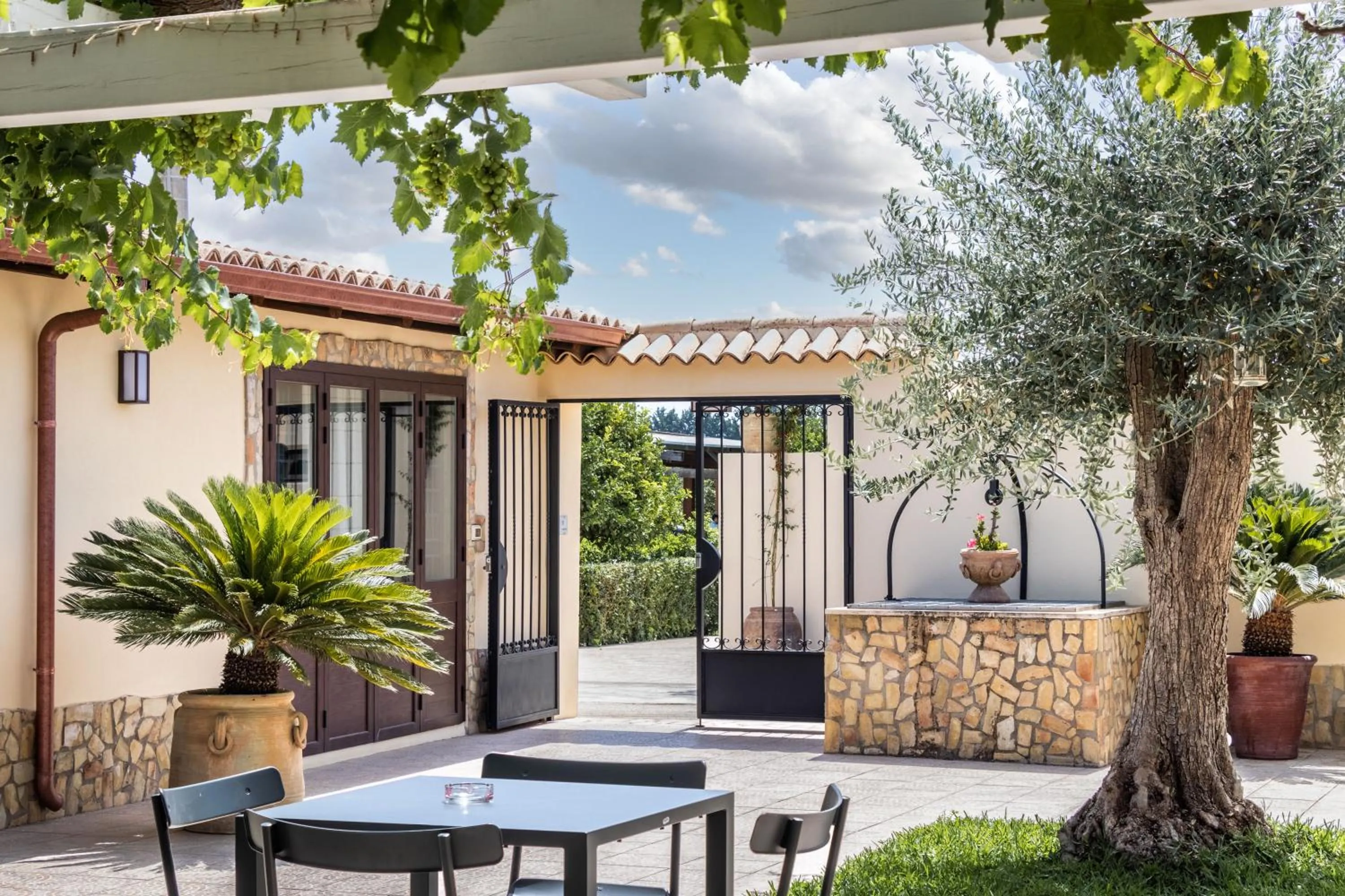 Inner courtyard view in Villa Felicia