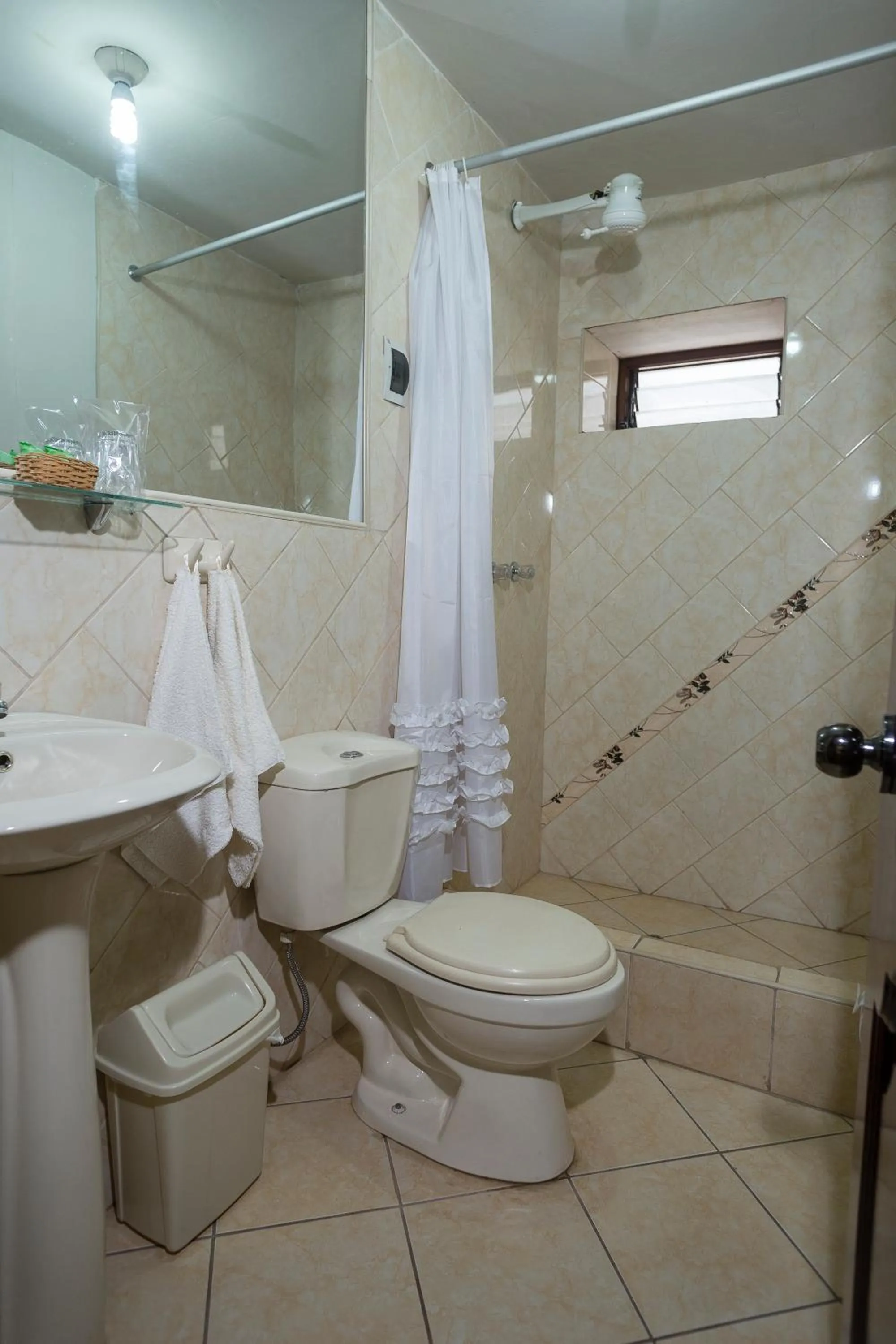 Bathroom in Yucay Plaza Inn