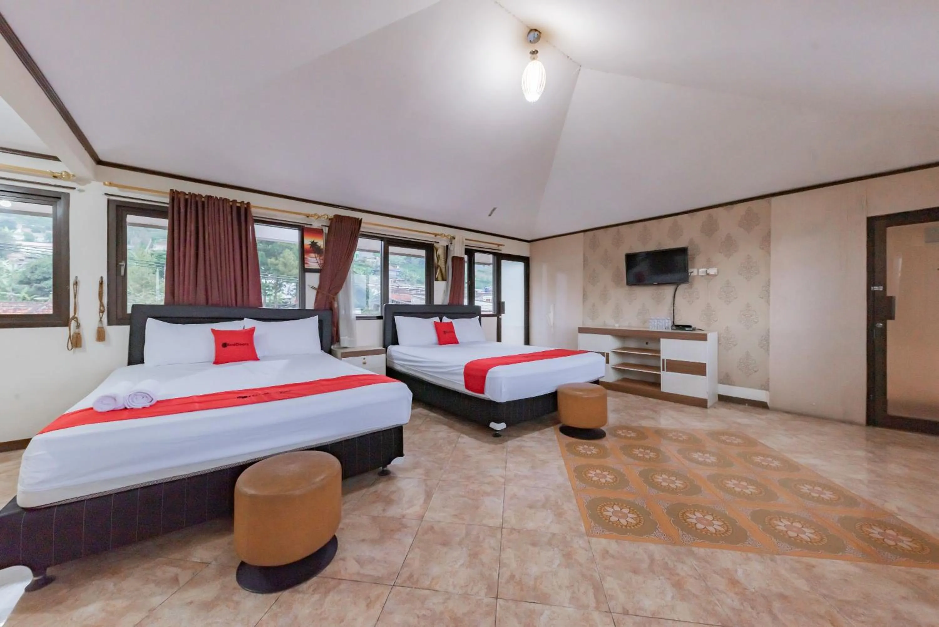 Bedroom in RedDoorz near Cikole Lembang