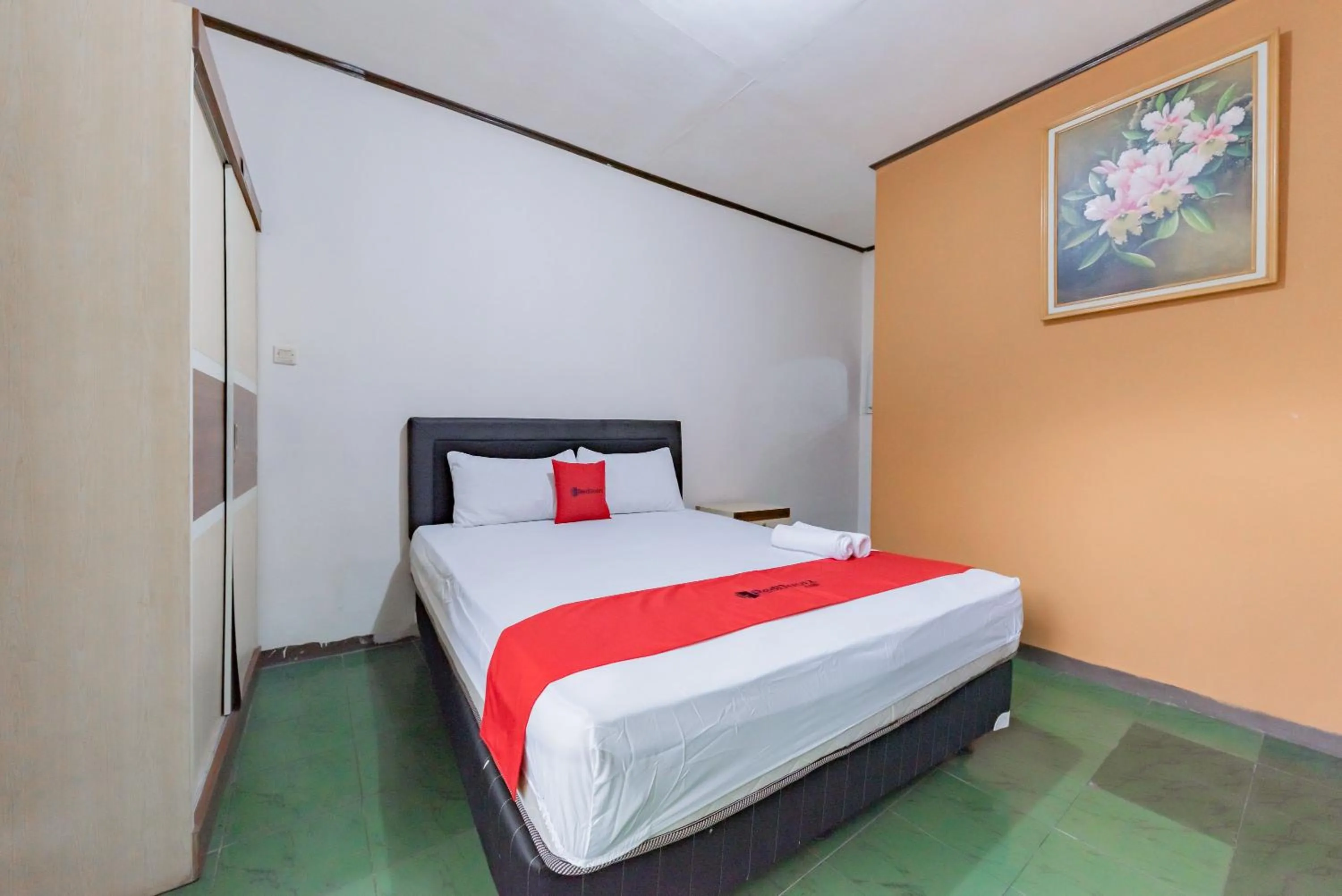 Bedroom in RedDoorz near Cikole Lembang