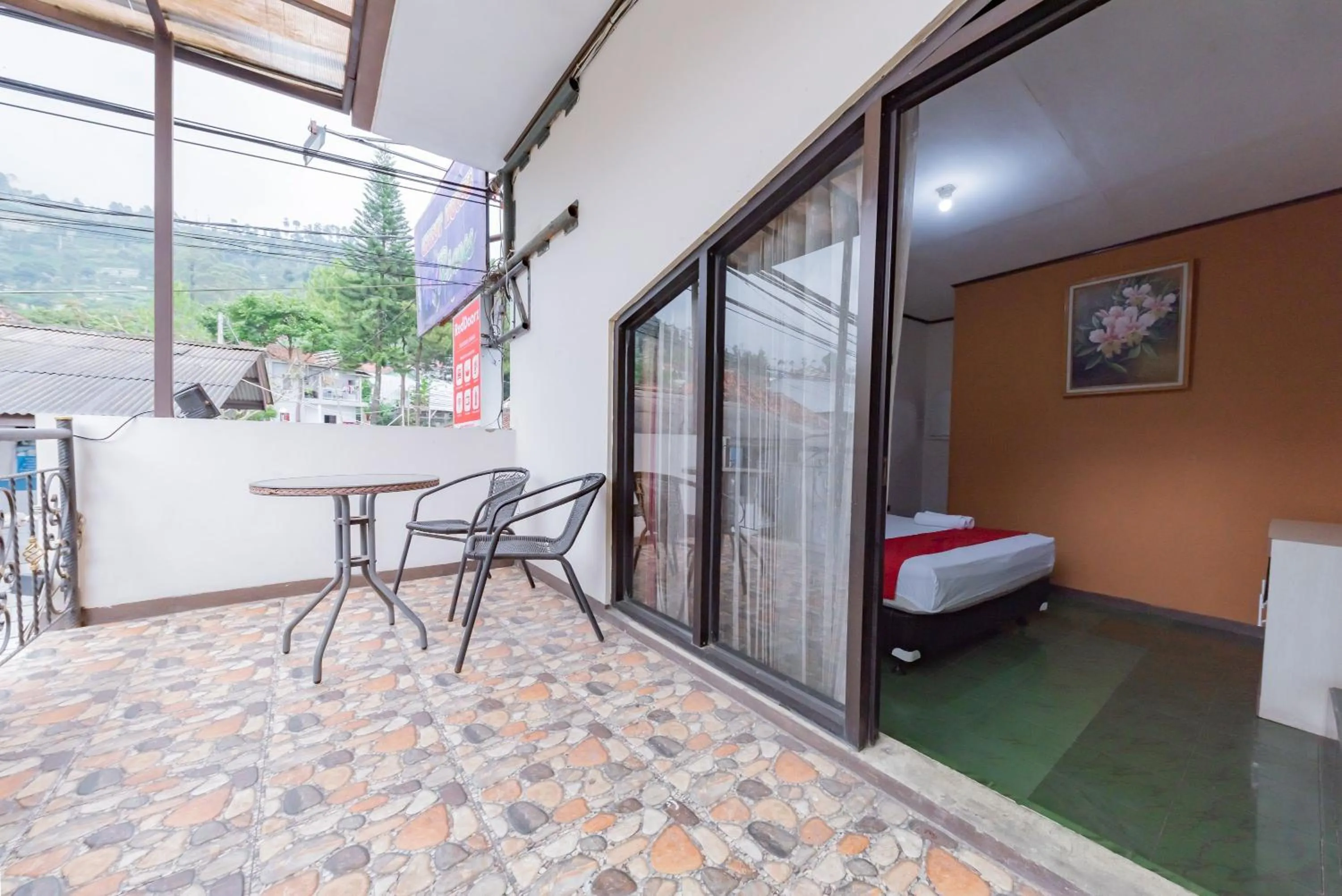 Balcony/Terrace in RedDoorz near Cikole Lembang