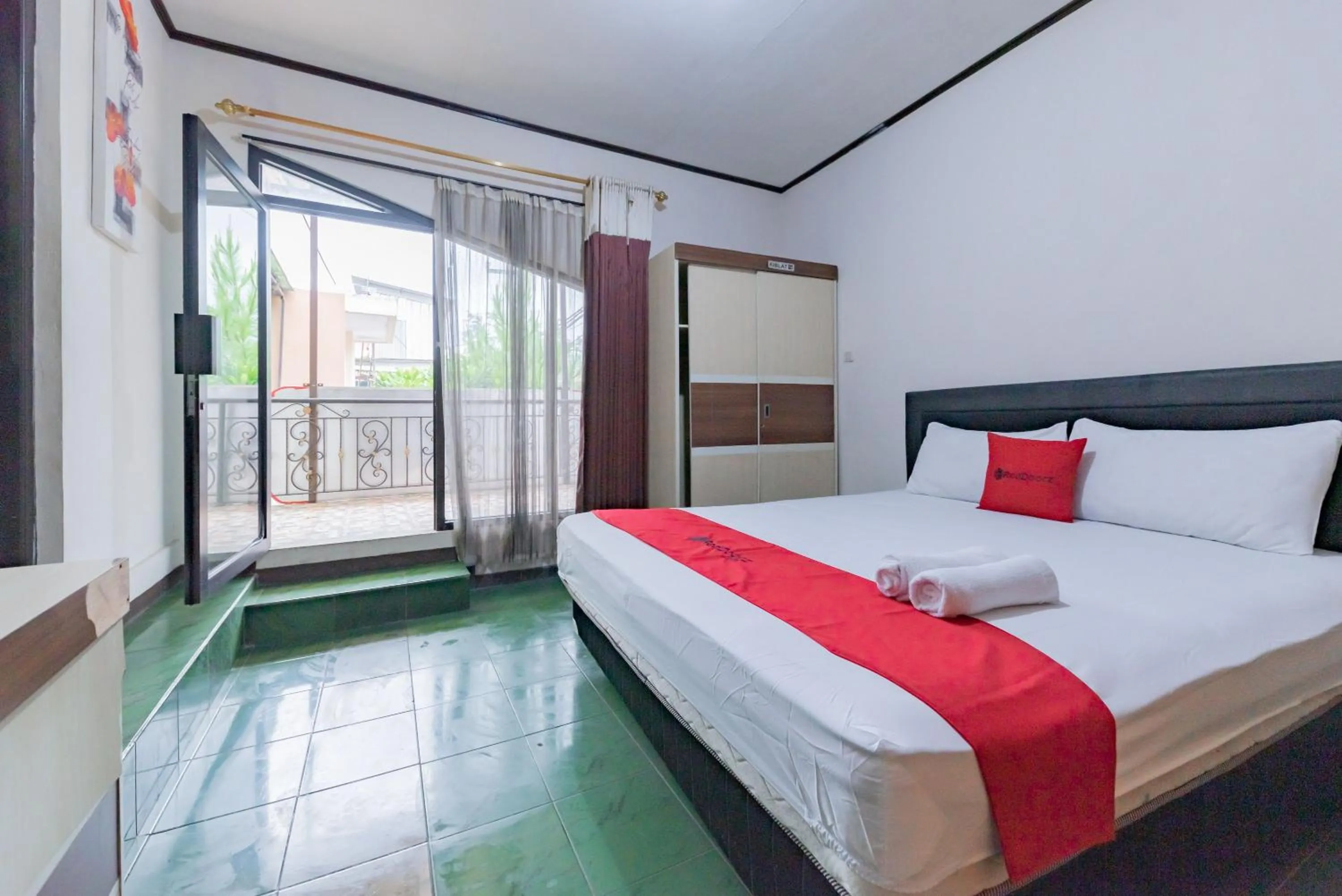 Bedroom in RedDoorz near Cikole Lembang