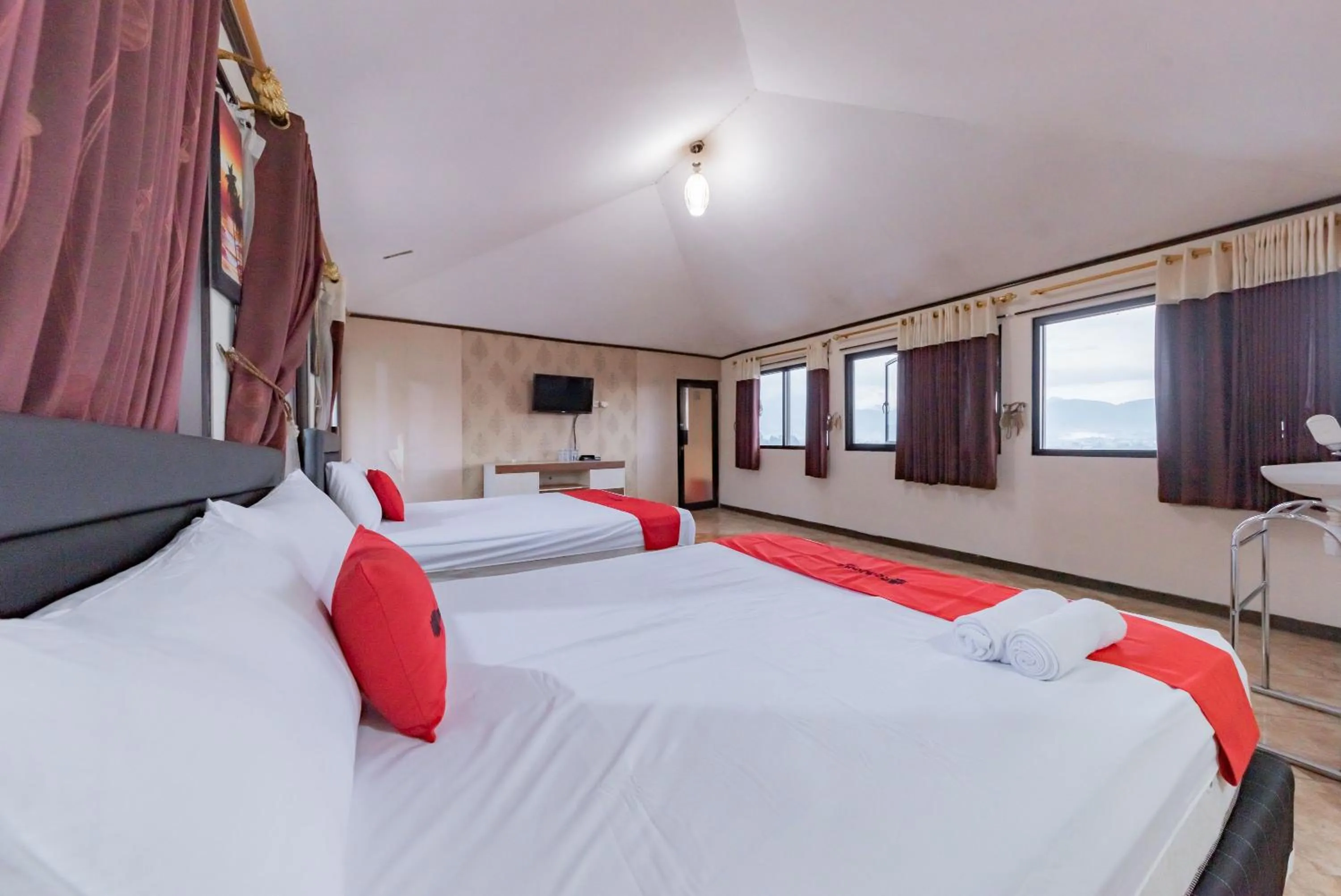 Bedroom in RedDoorz near Cikole Lembang