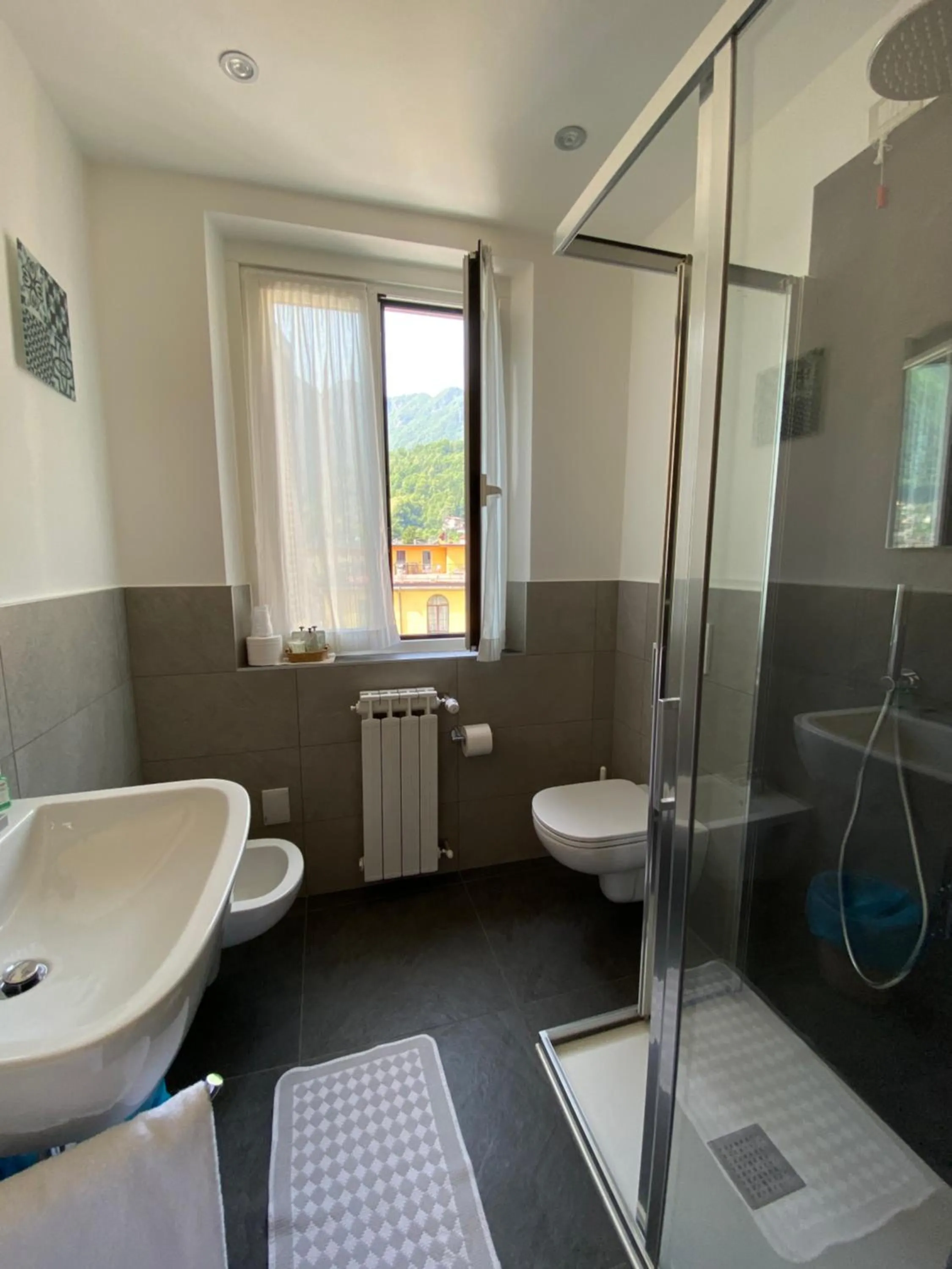 Shower in Hotel Centrale