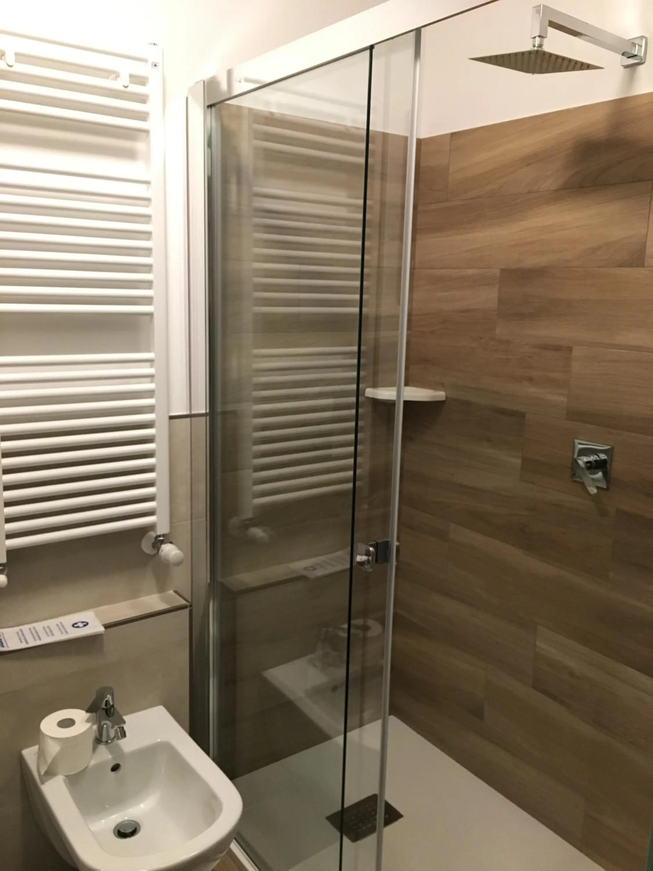 Shower in Hotel Centrale