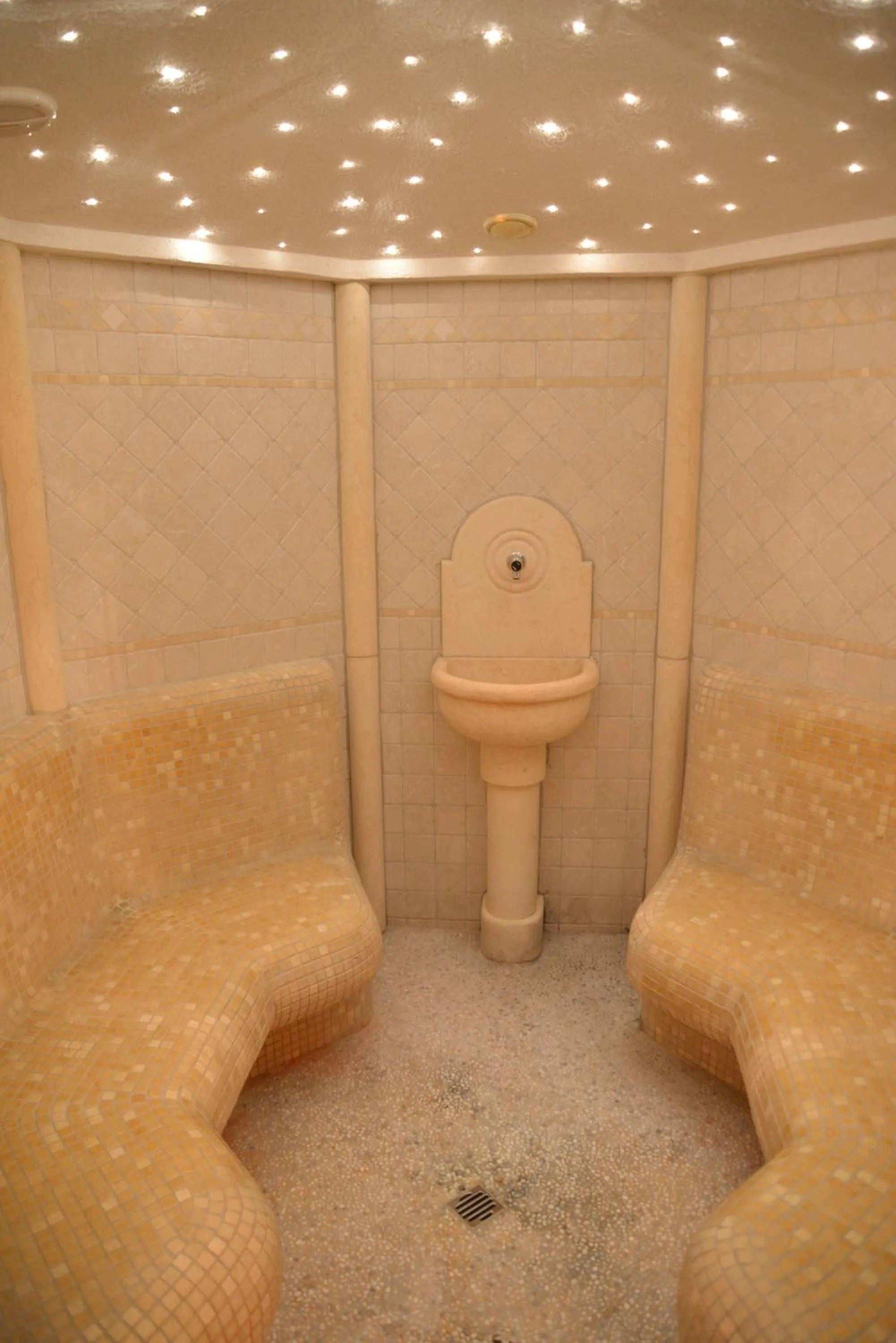 Steam room in Hotel Centrale