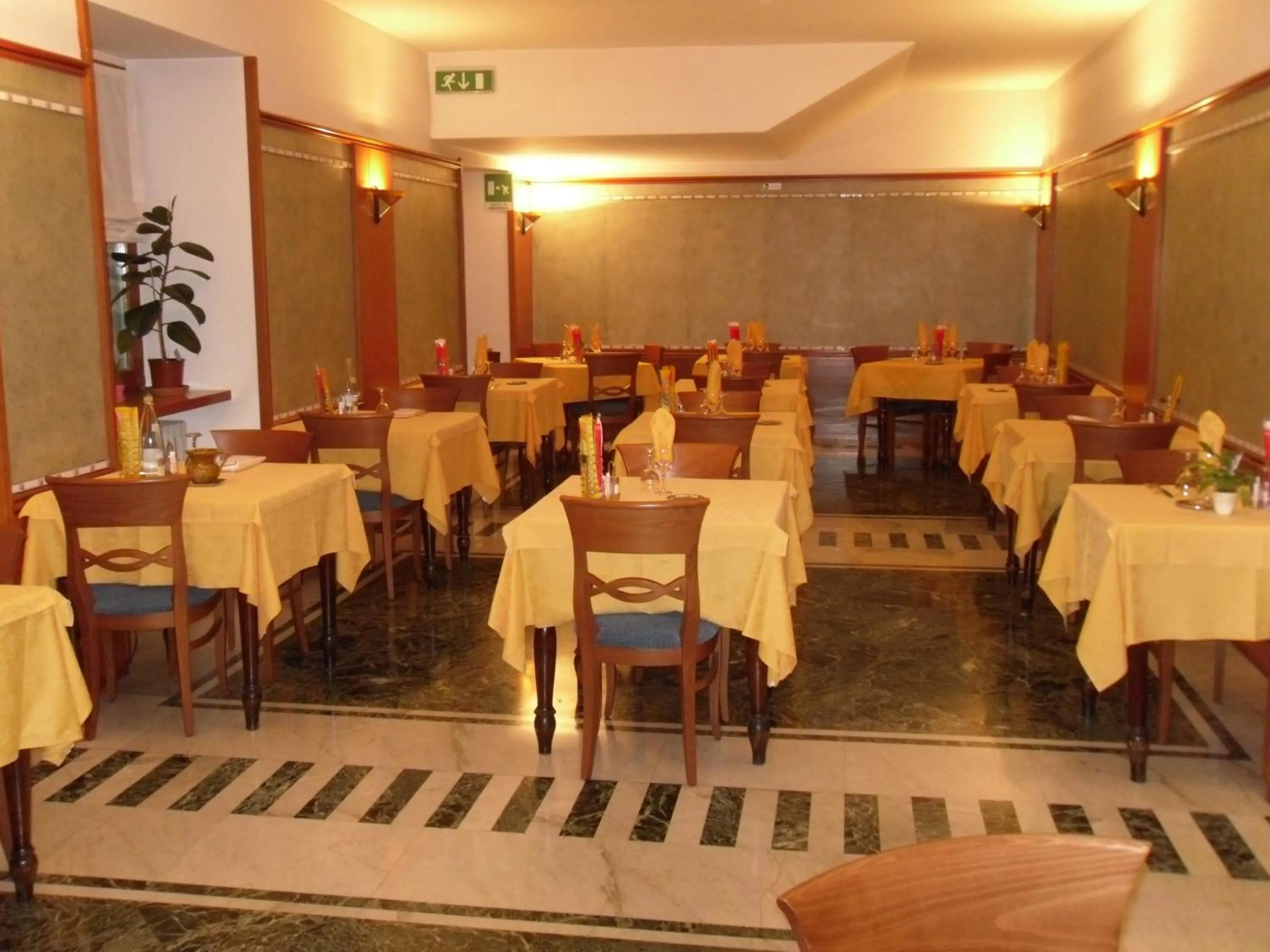 Restaurant/places to eat in Hotel Centrale