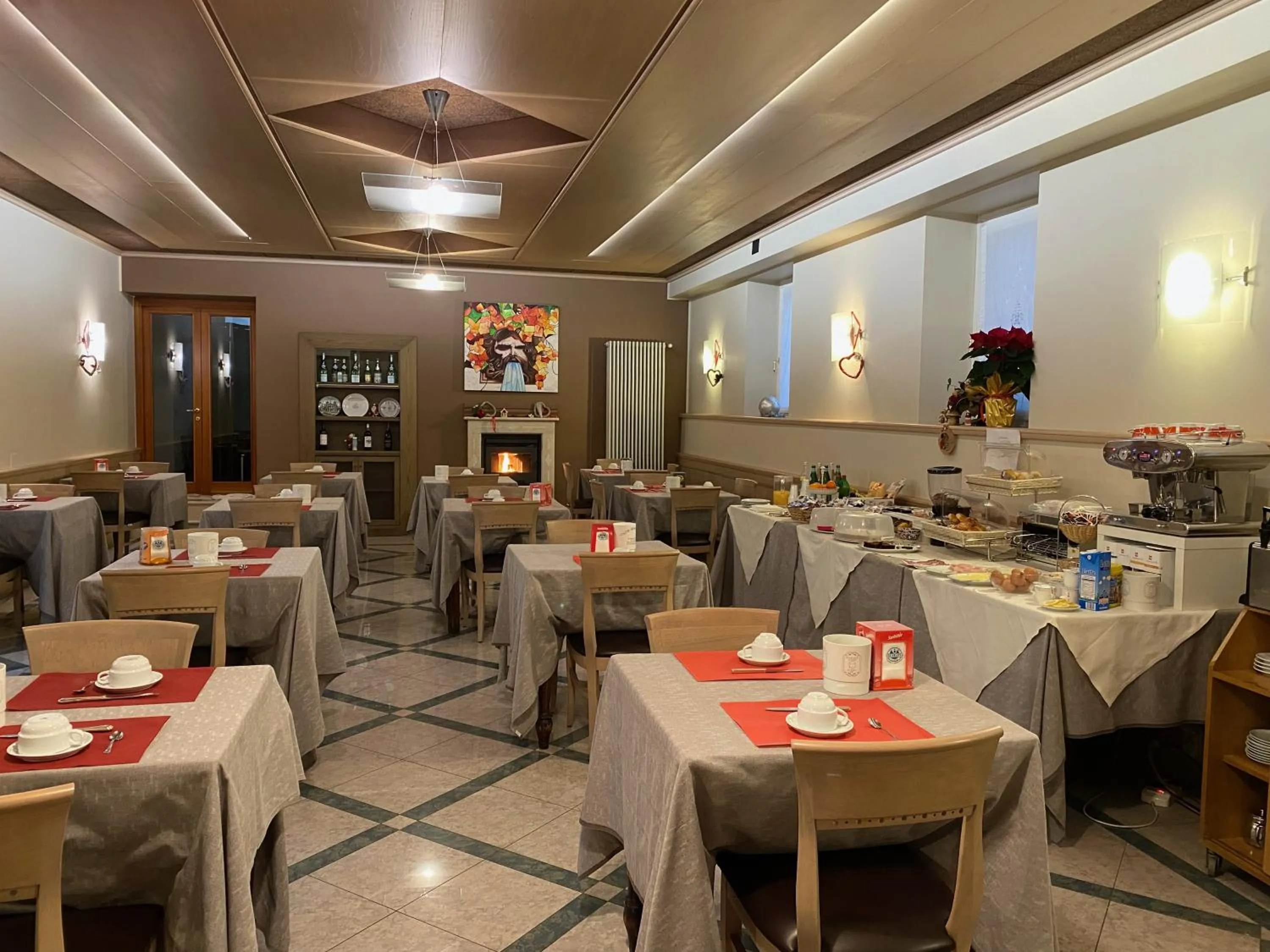 Restaurant/places to eat in Hotel Centrale