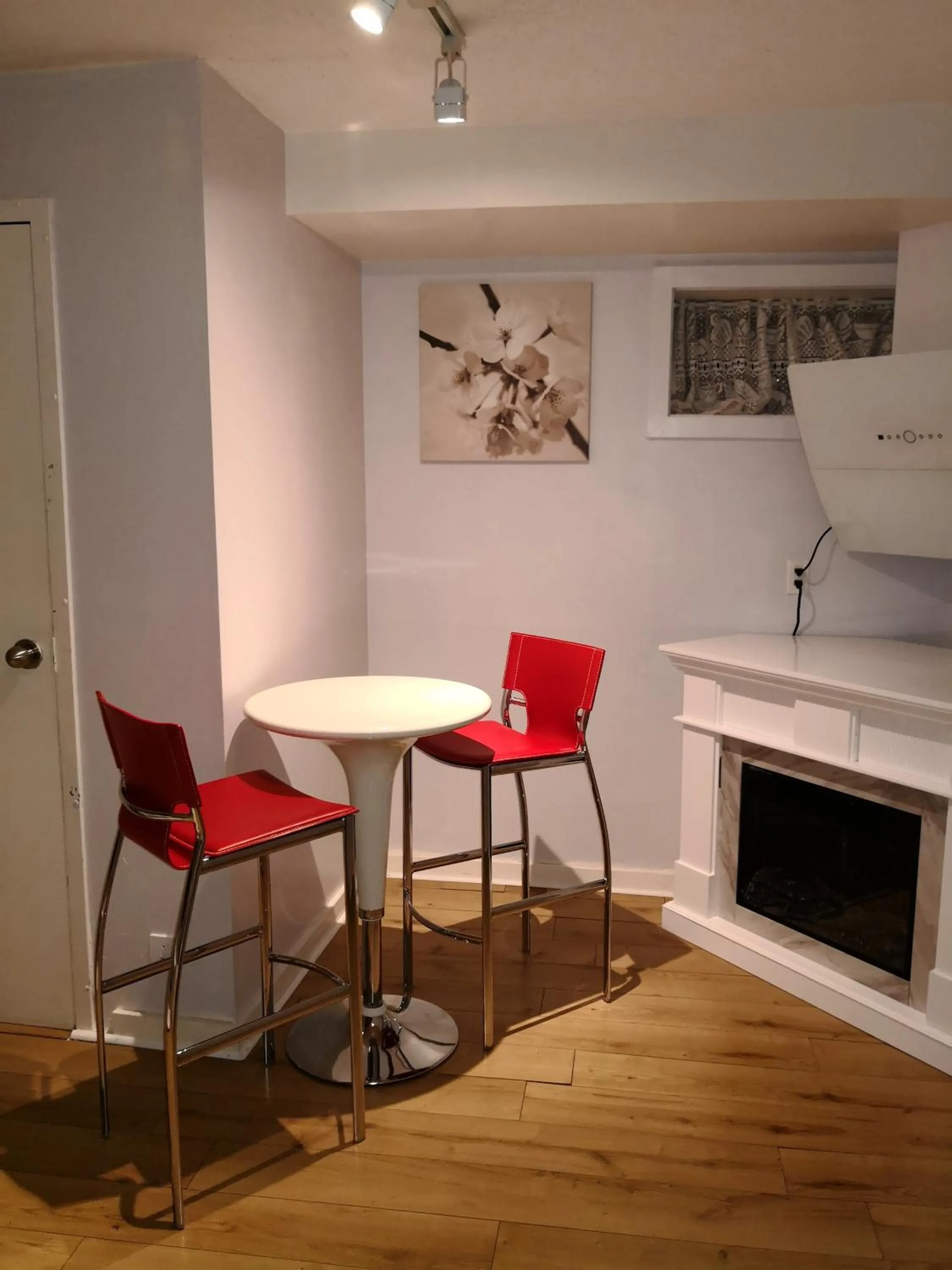 Seating area in Rideau Inn