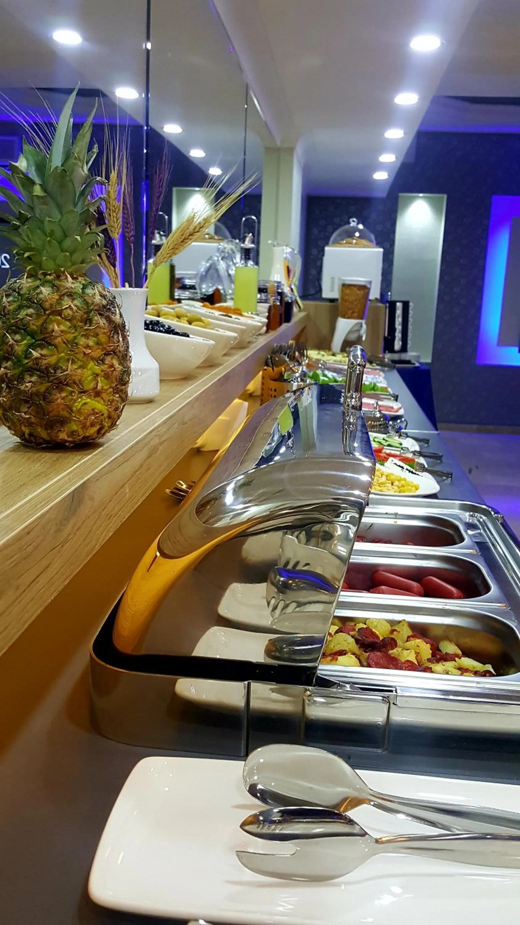 Restaurant/places to eat in MARİNA HOTEL
