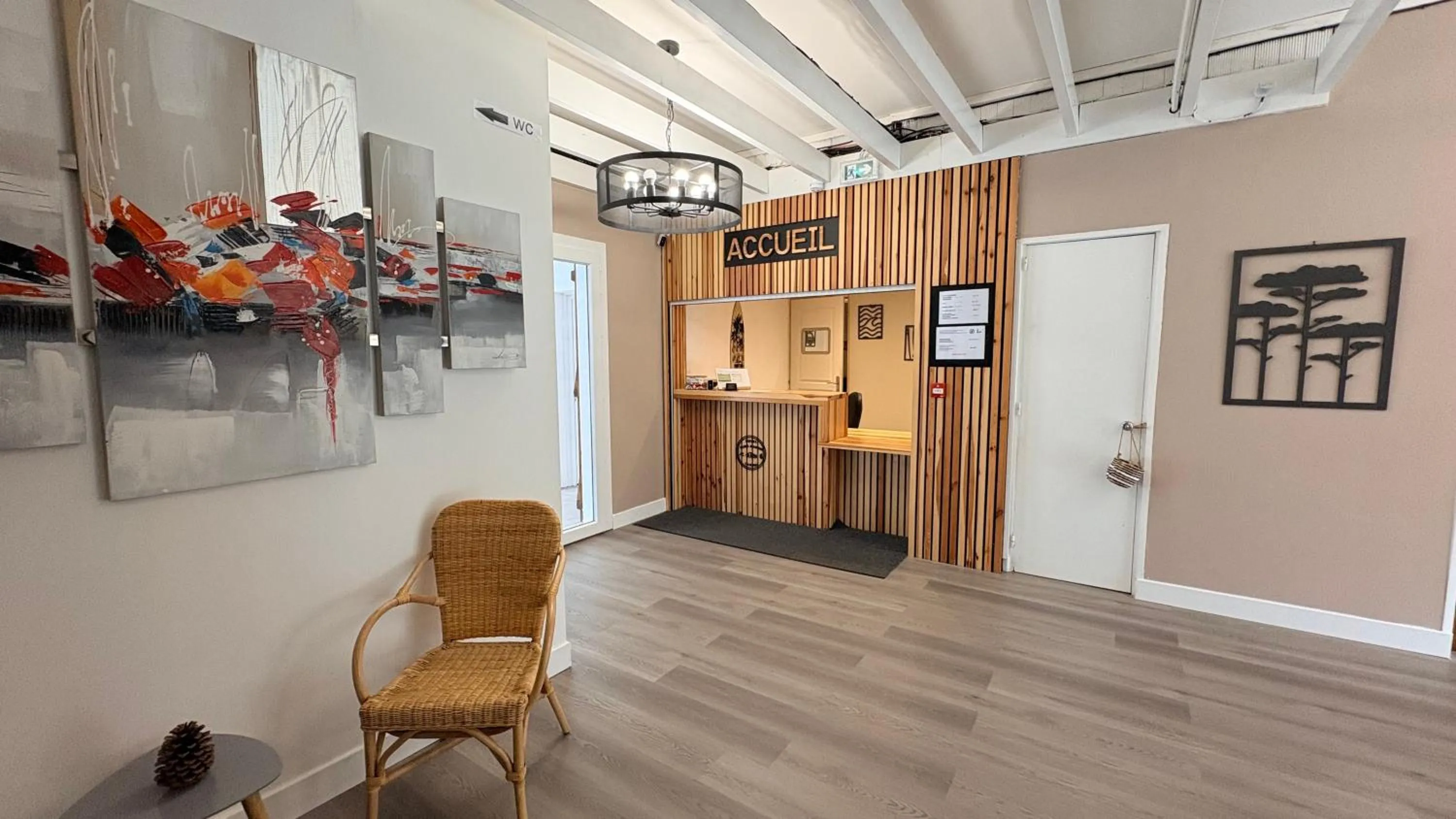 Property building in Hôtel Paris Madrid