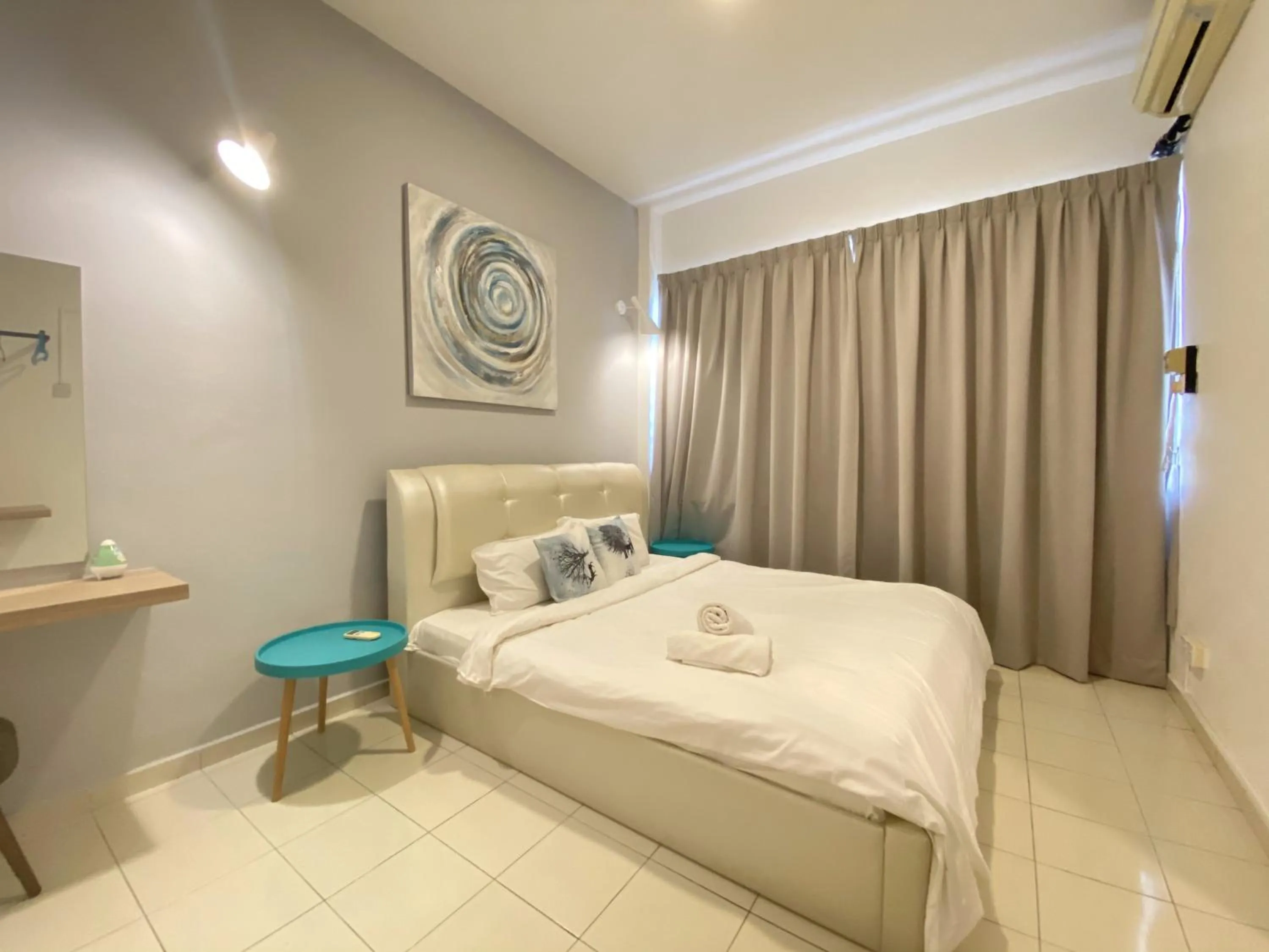 Photo of the whole room, Bed in Arcadia Penang by Plush