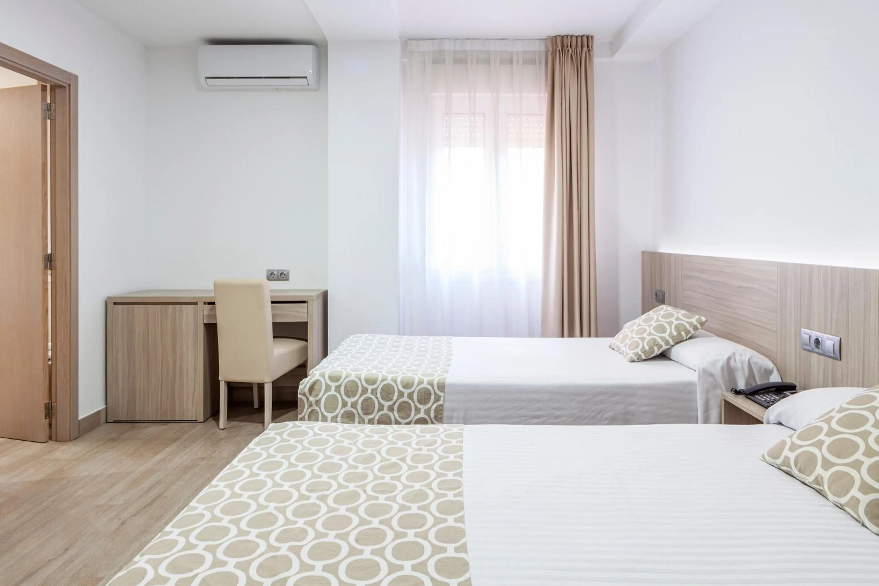 Photo of the whole room, Bed in Hotel Olympia Ronda II