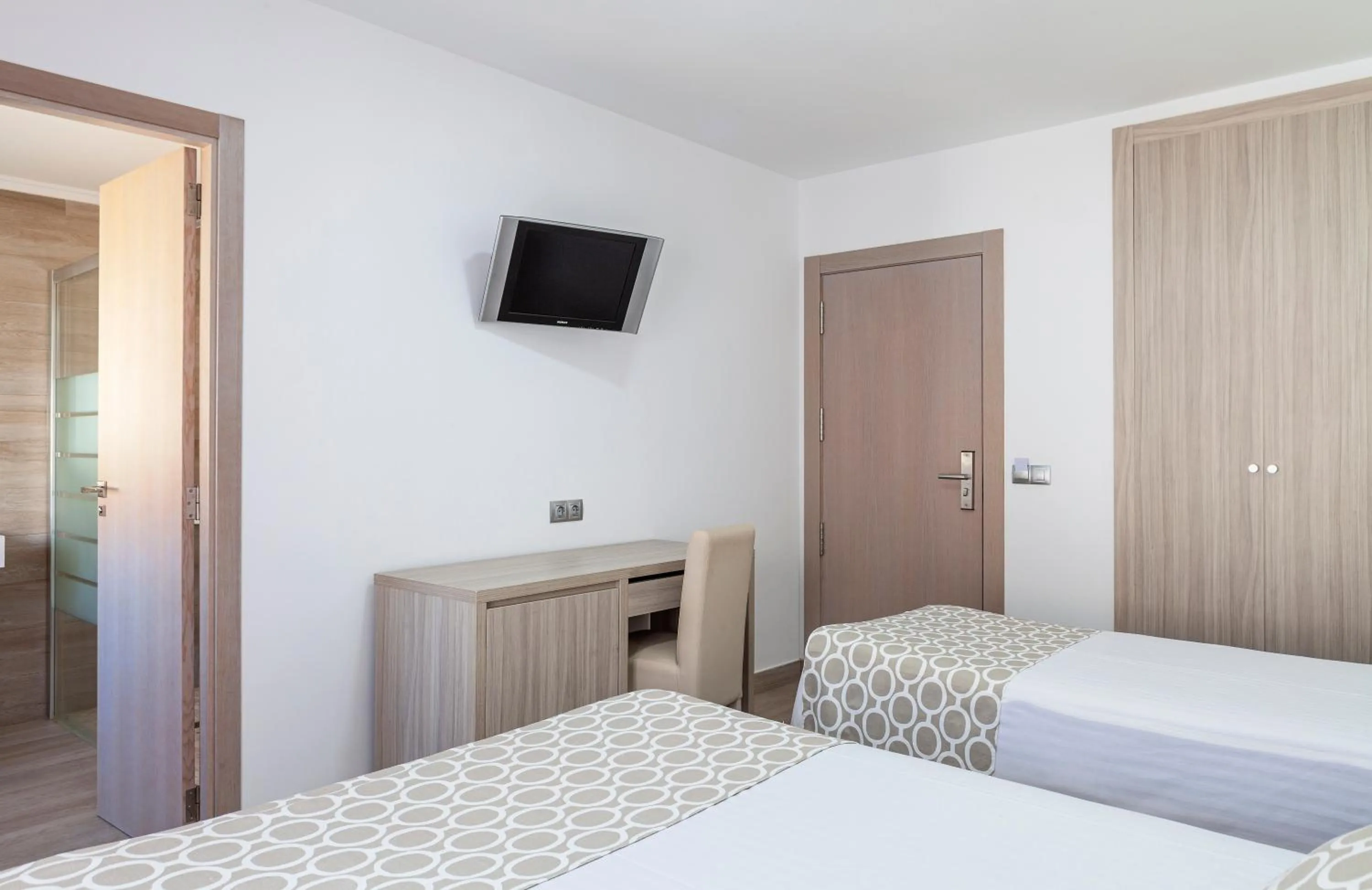 Photo of the whole room, Bed in Hotel Olympia Ronda II