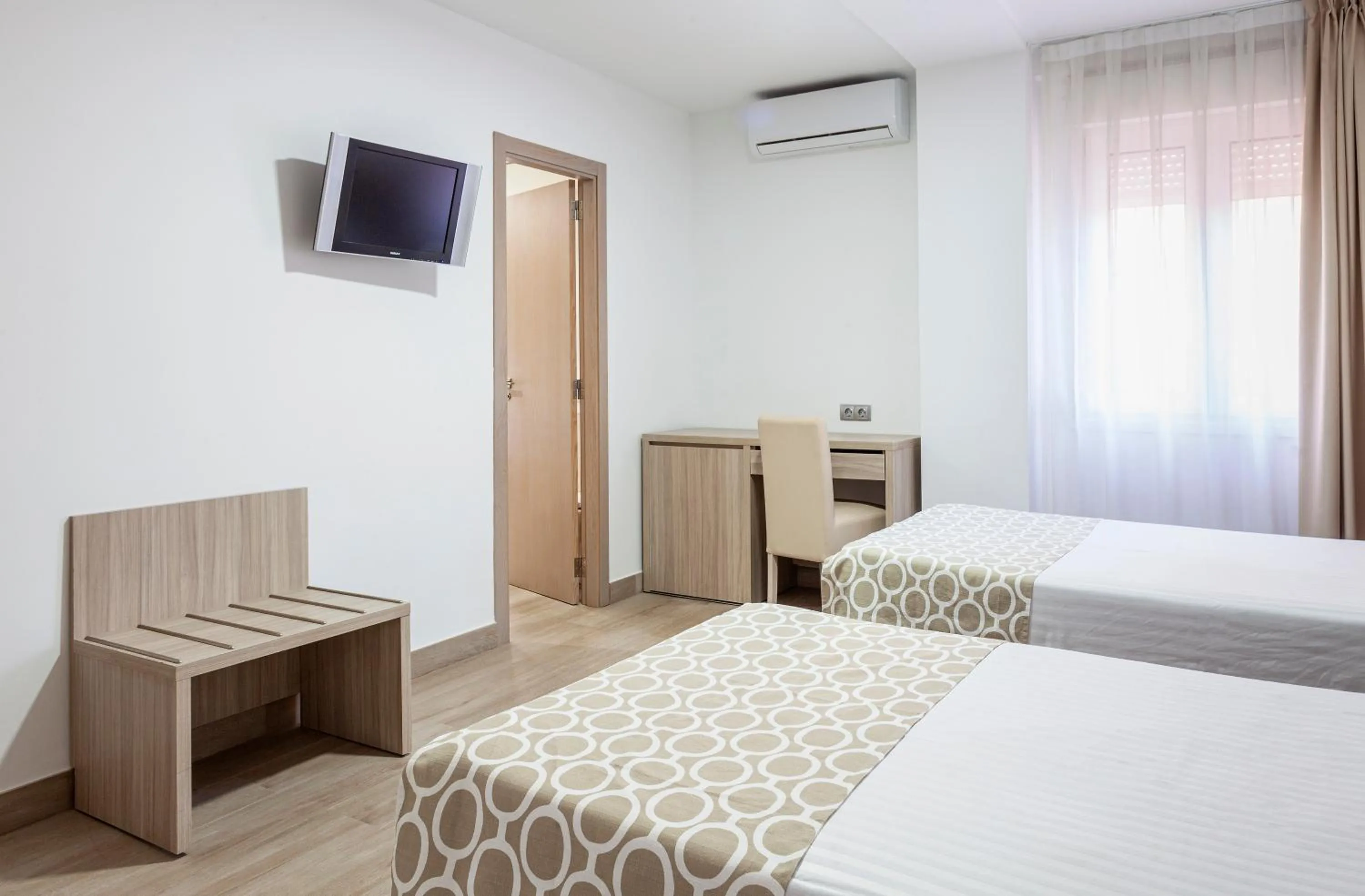 Photo of the whole room, Bed in Hotel Olympia Ronda II