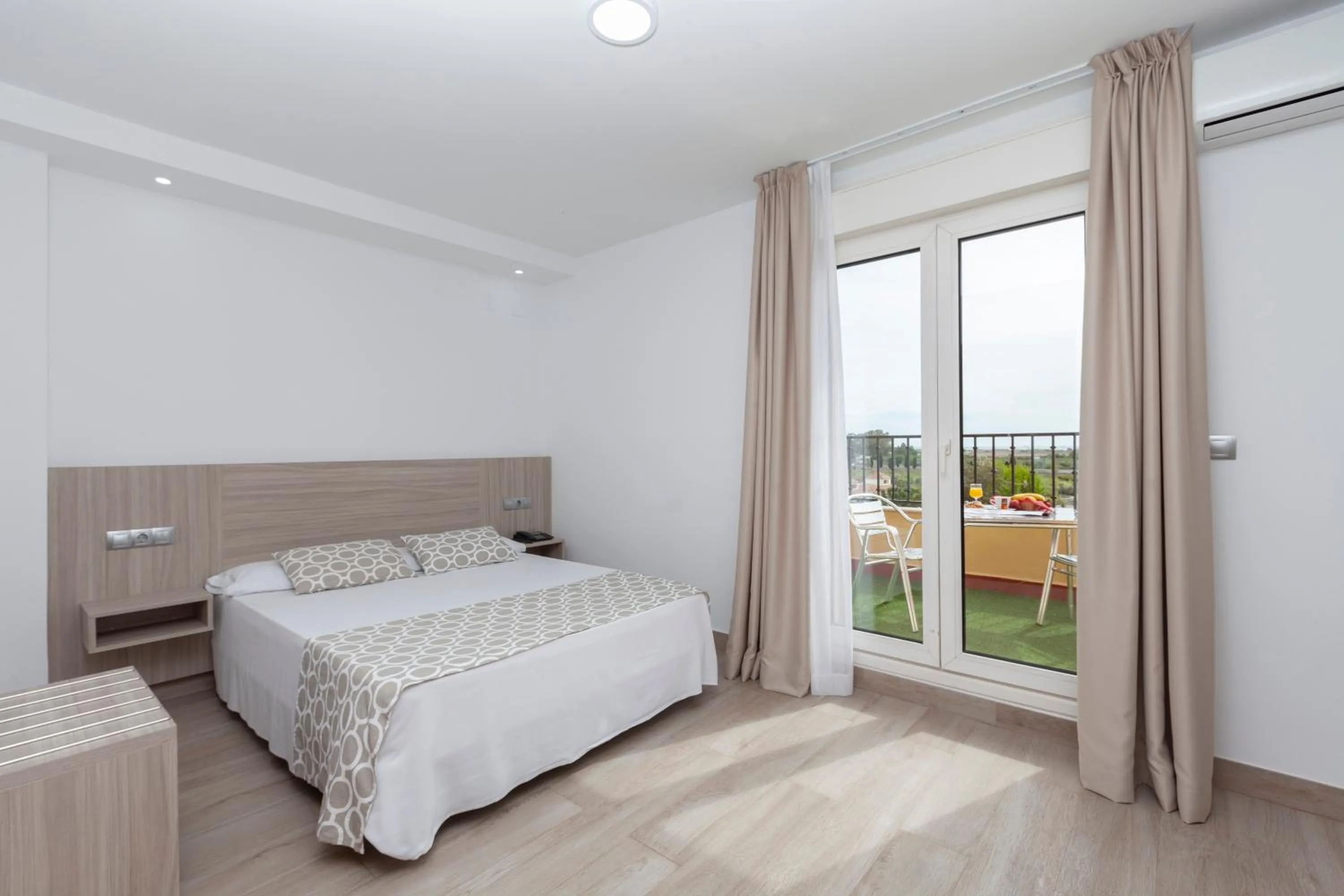 Photo of the whole room, Bed in Hotel Olympia Ronda II