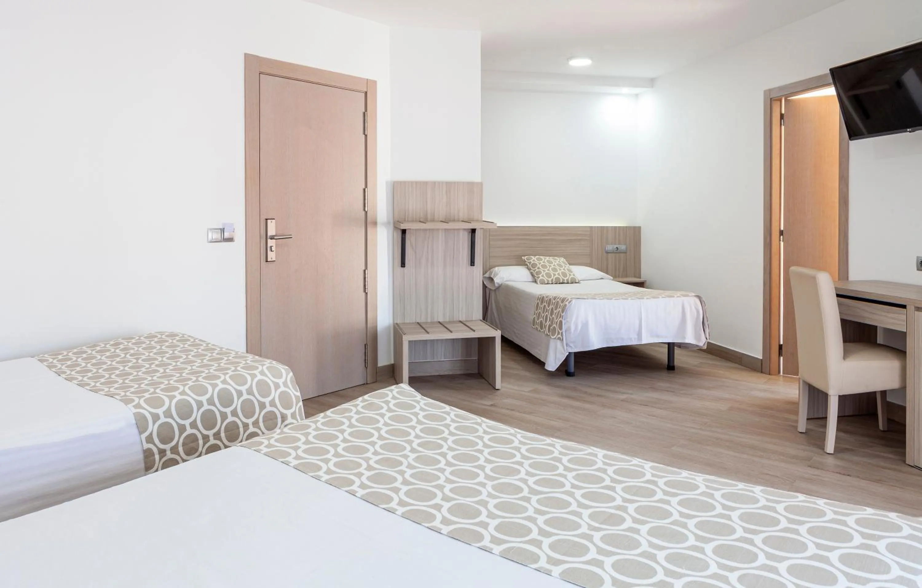 Photo of the whole room, Bed in Hotel Olympia Ronda II