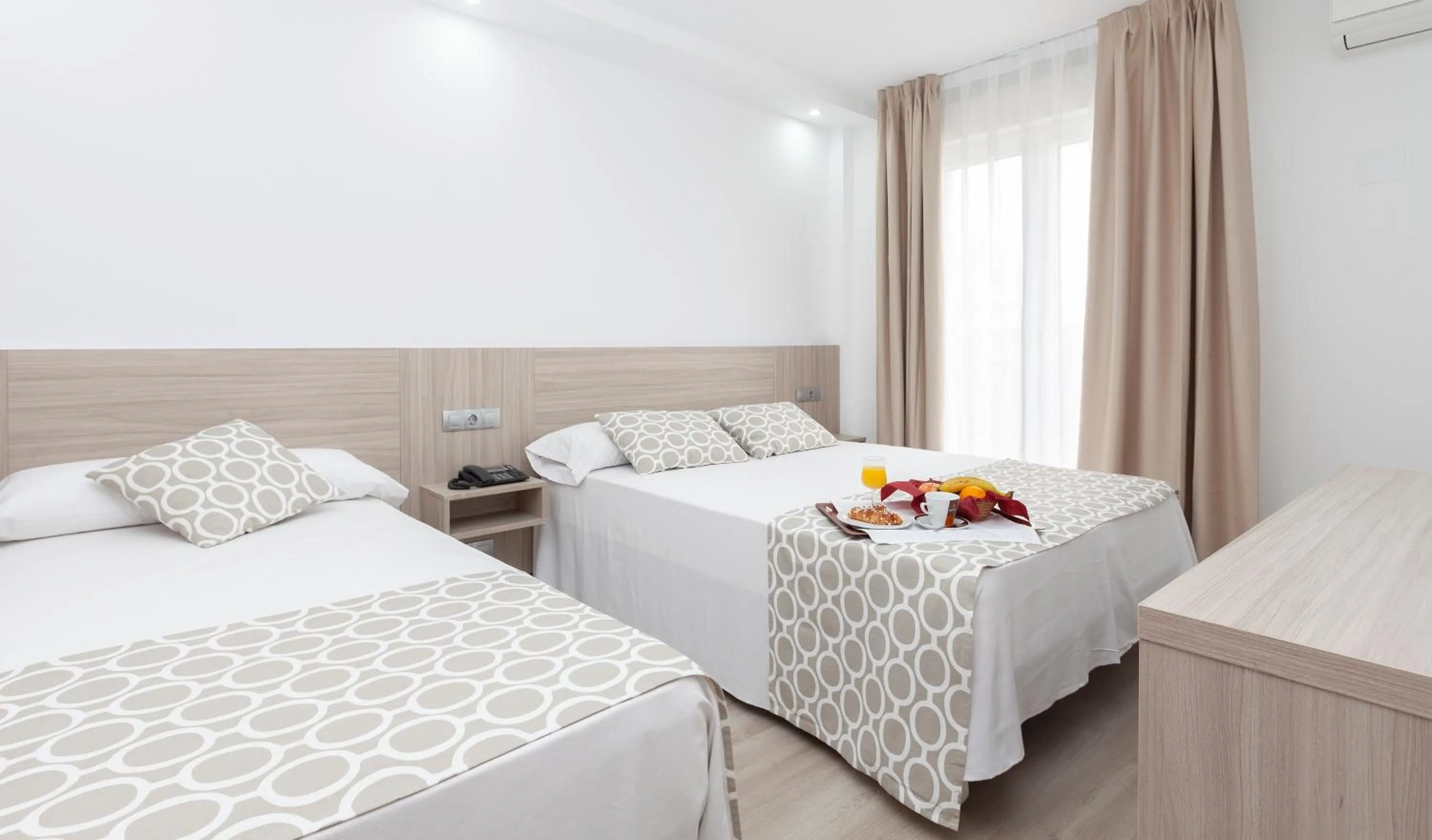 Photo of the whole room, Bed in Hotel Olympia Ronda II