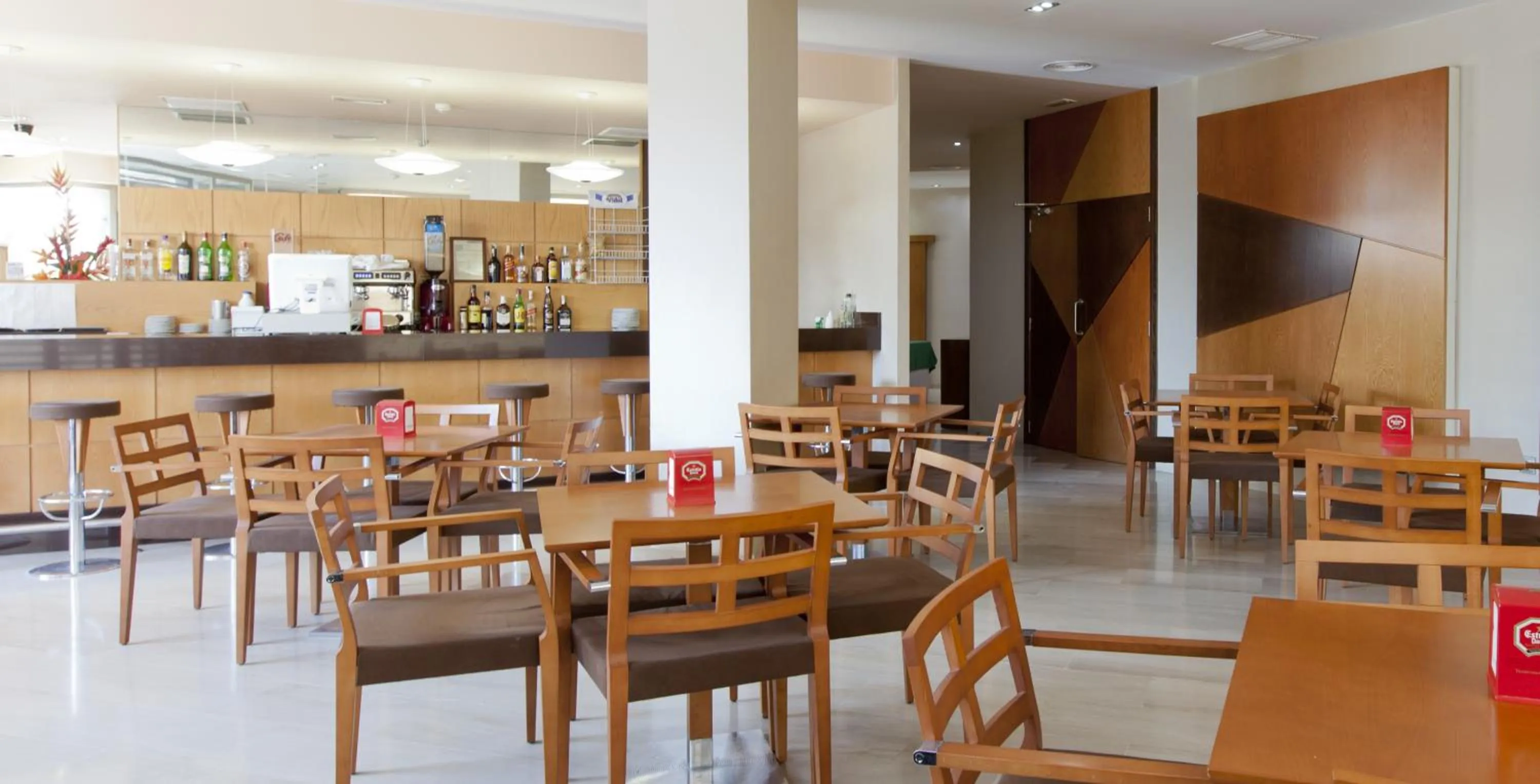 Lounge or bar in Hotel Olympia Ronda II