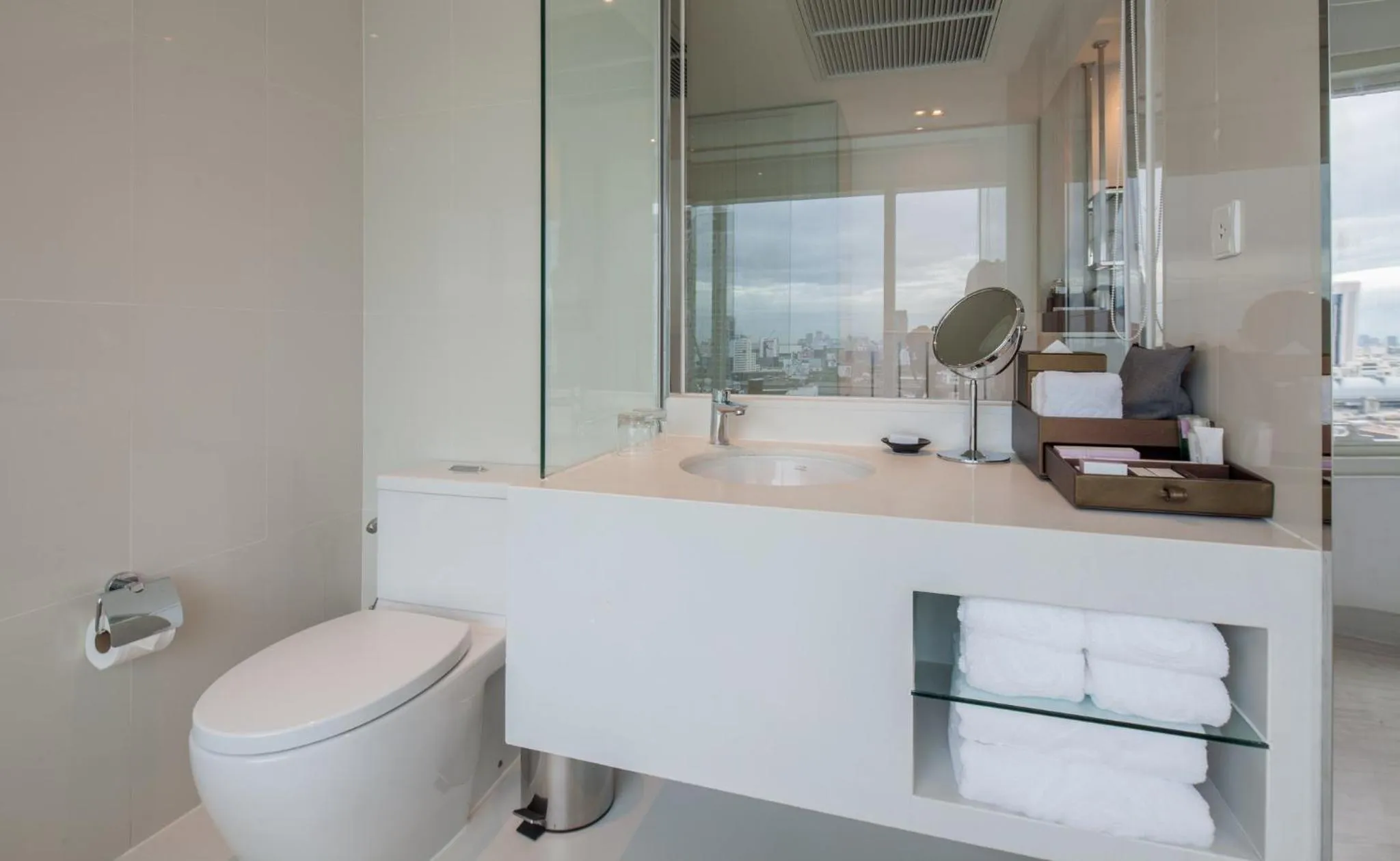 Photo of the whole room in Centara Watergate Pavilion Hotel Bangkok