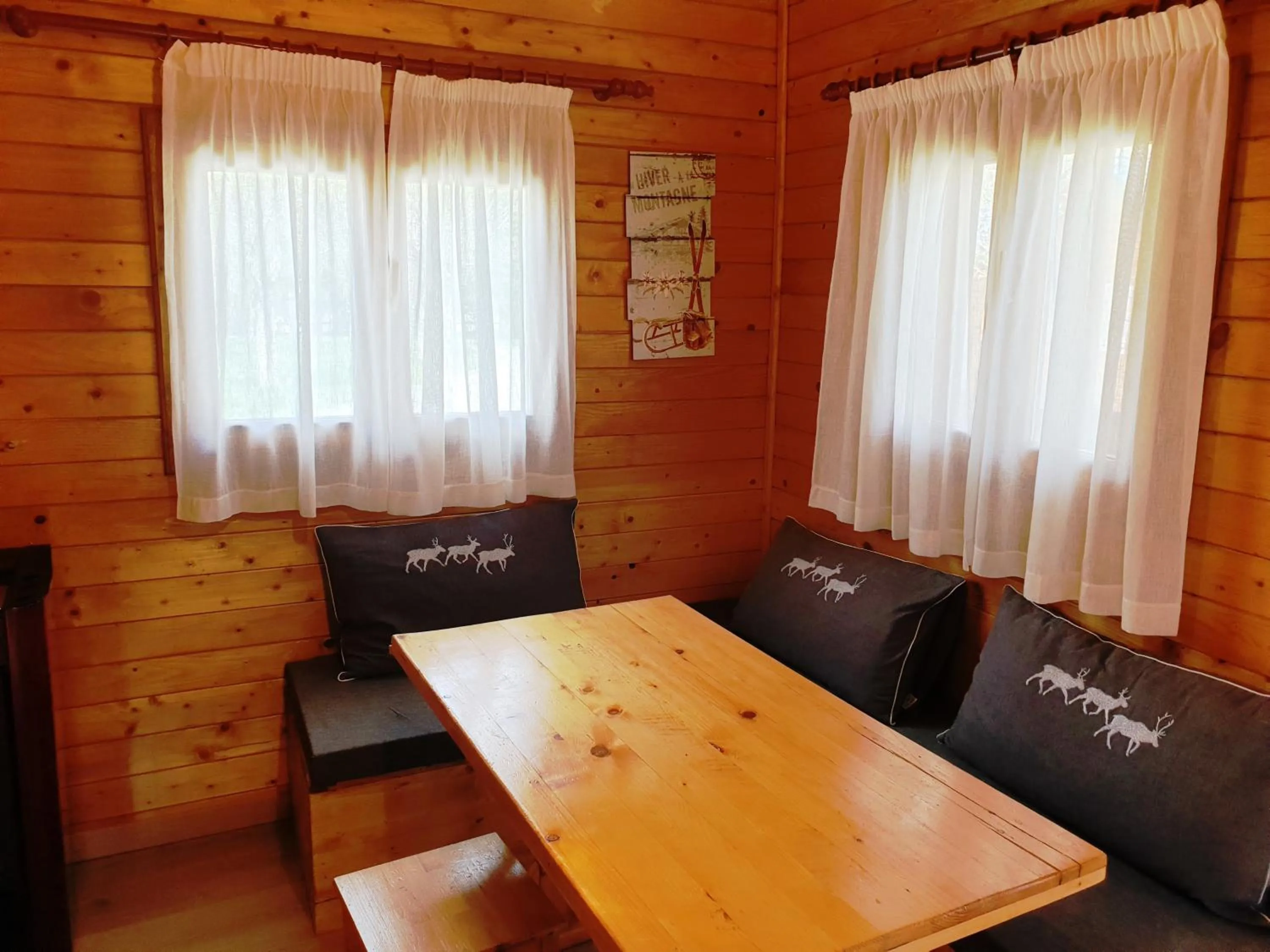 Photo of the whole room in Aiguestortes Camping Resort