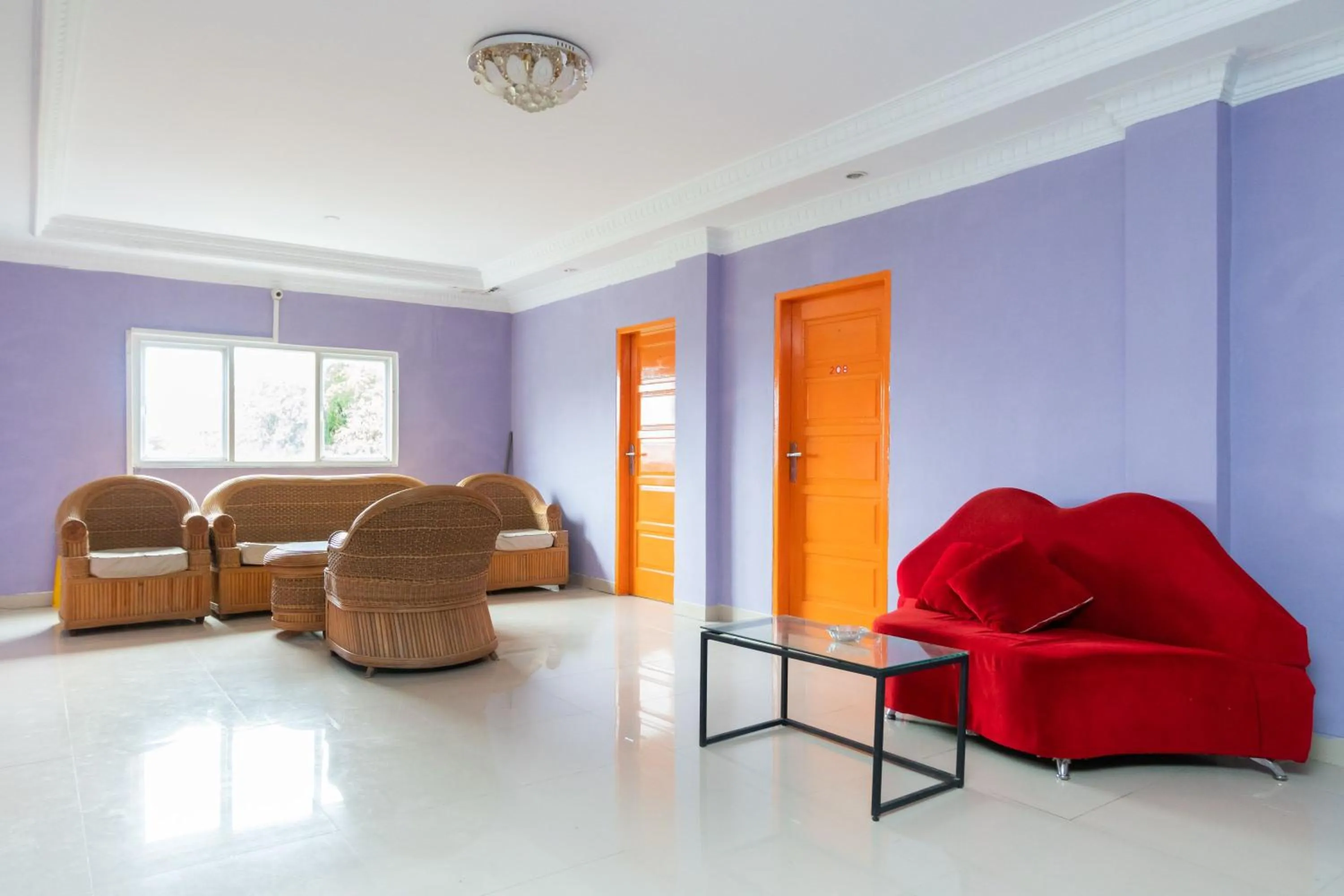 Living room in RedDoorz Syariah near Transmart Padang