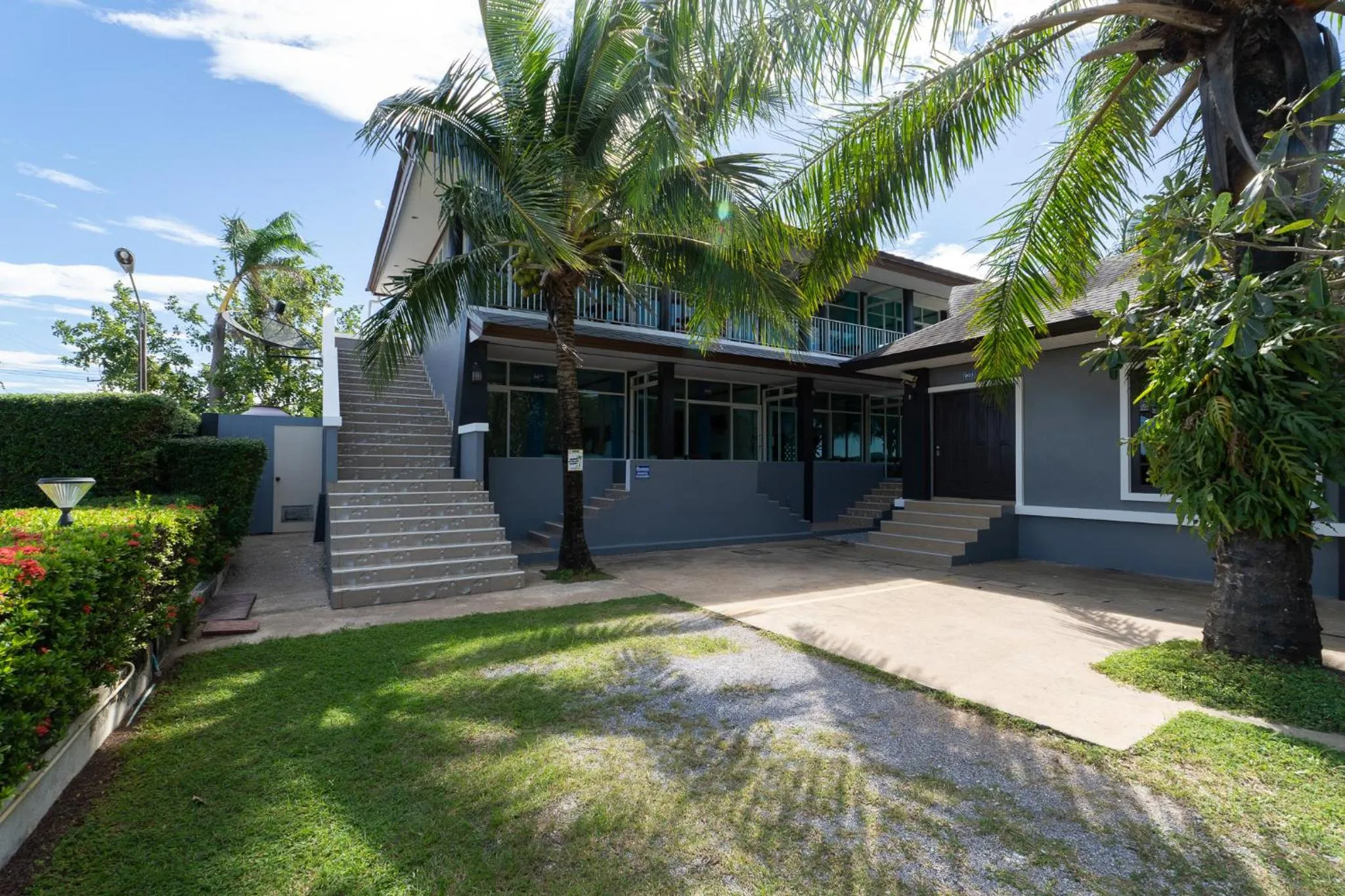 Facade/entrance in Baan Faa Talaychan Resort