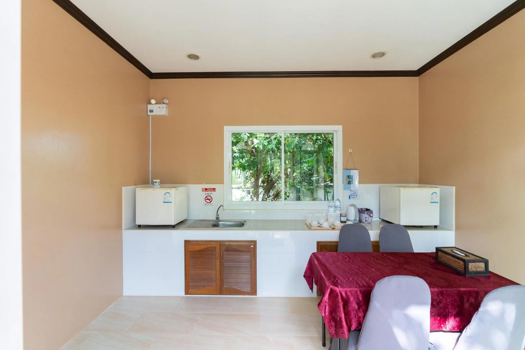 Restaurant/places to eat in Baan Faa Talaychan Resort