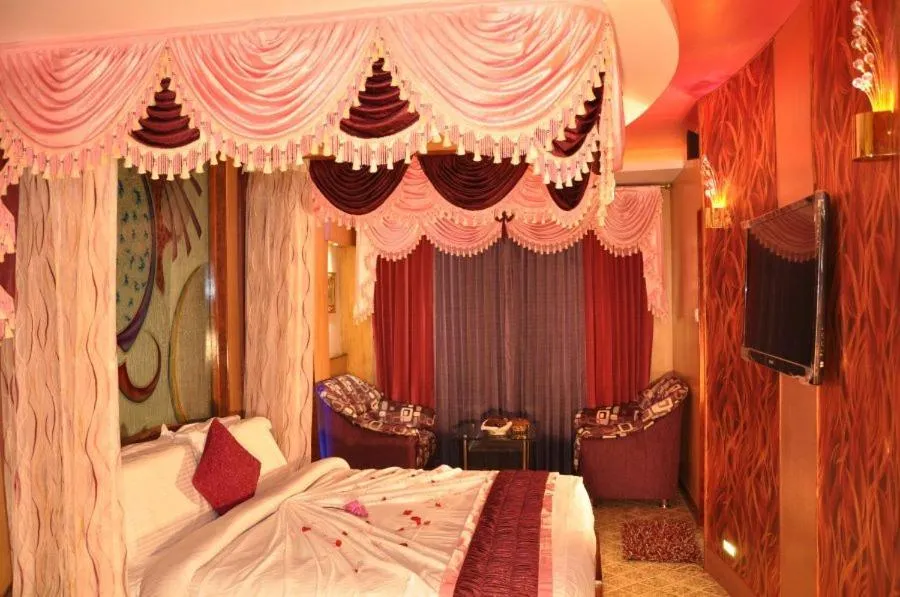 Bed in Astoria Residency