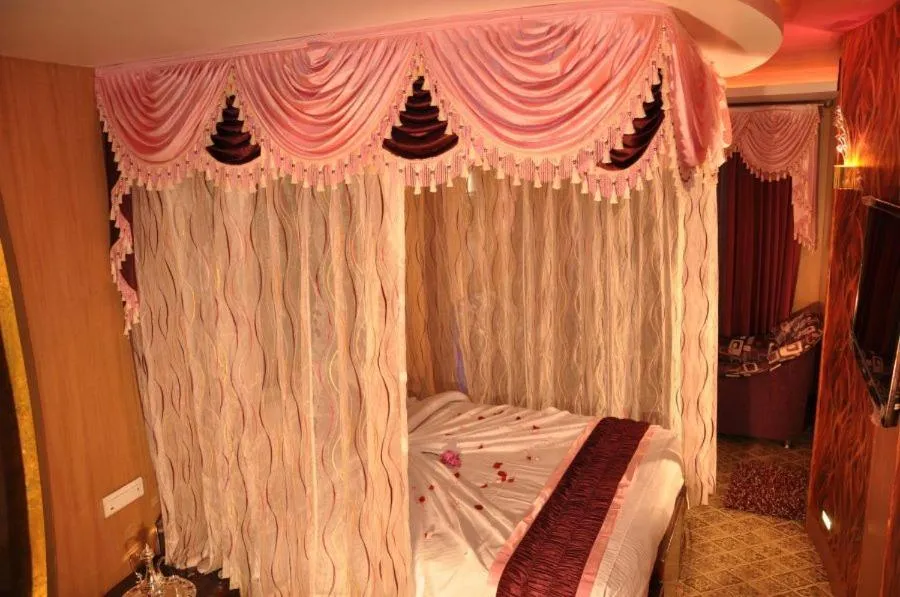 Bed in Astoria Residency