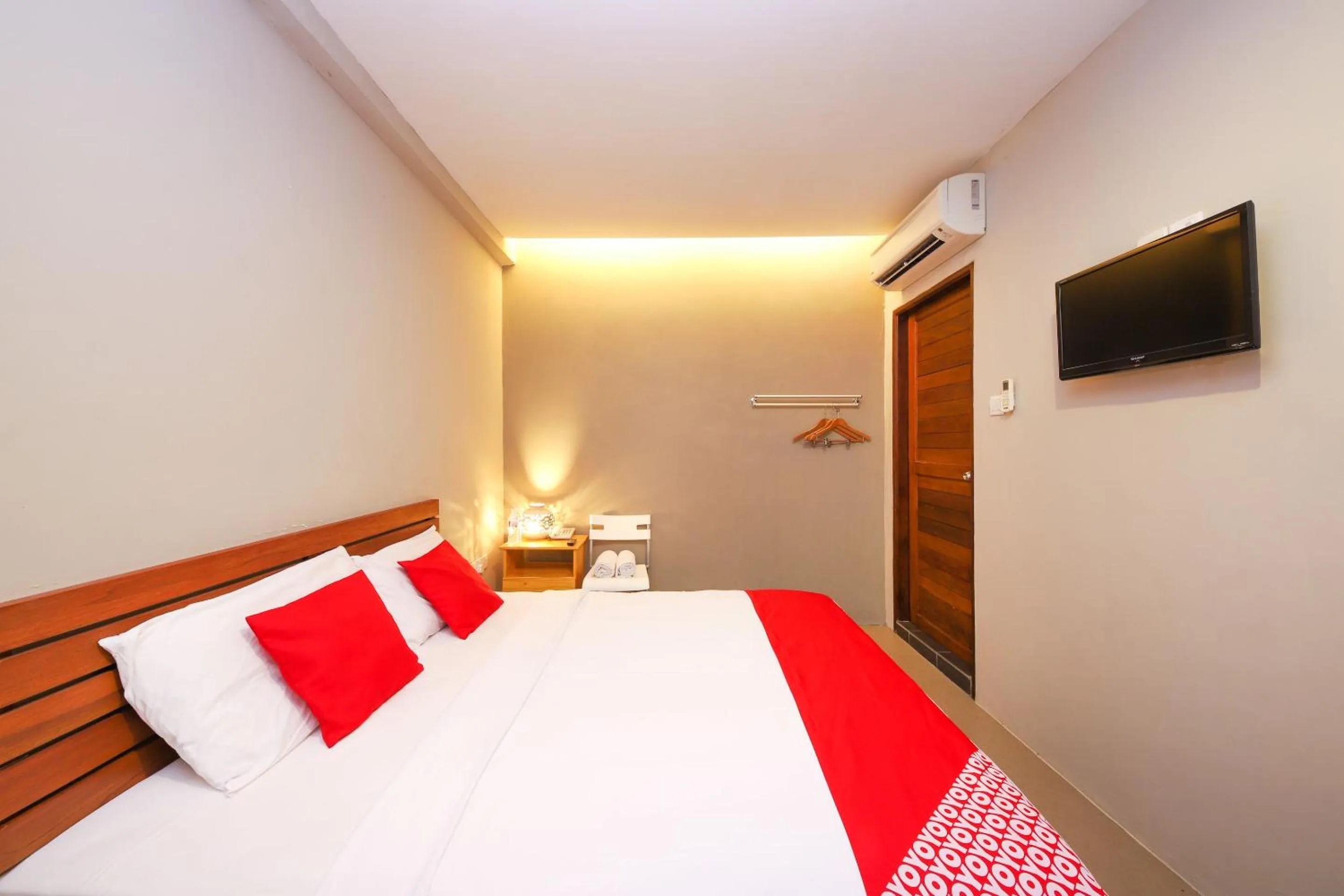 Bedroom, Bed in Hotel O Hills Residence