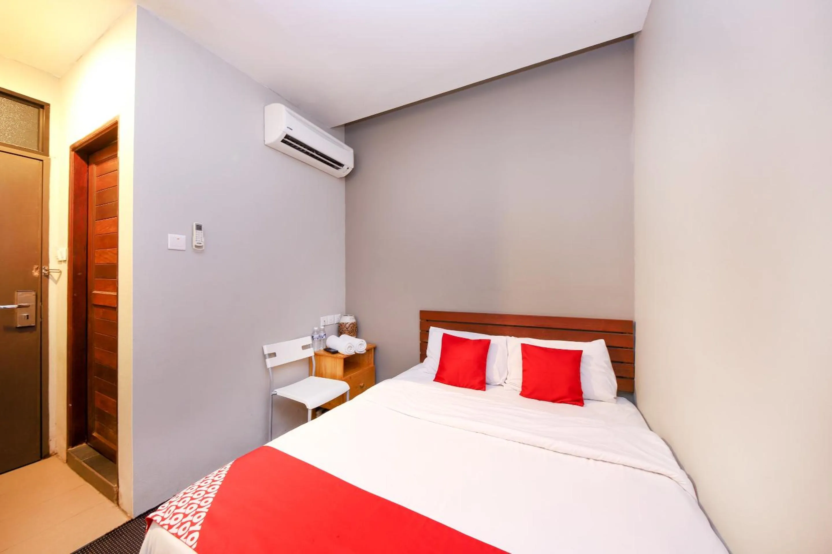 Bedroom, Bed in Hotel O Hills Residence