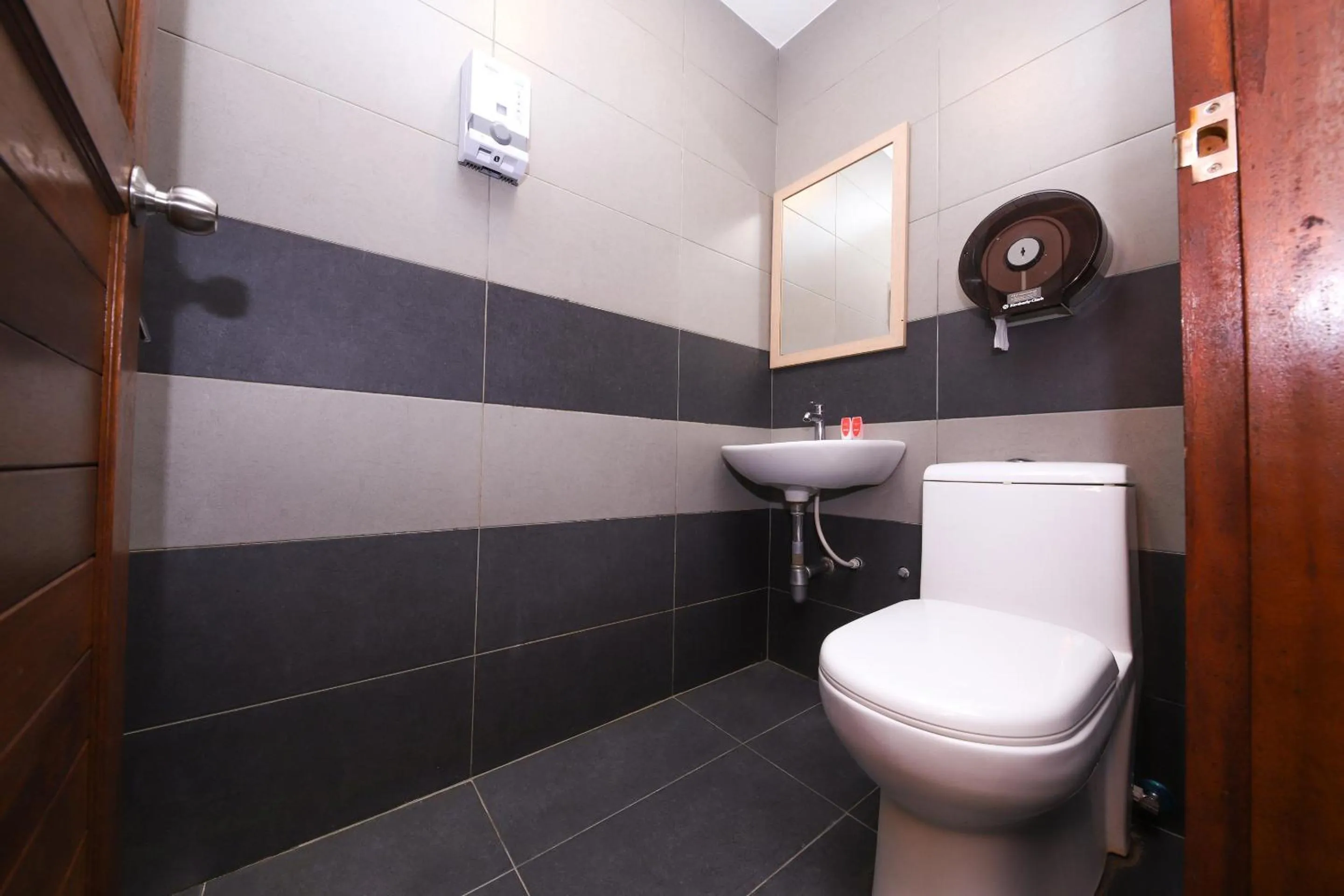 Bathroom in Hotel O Hills Residence