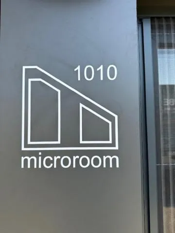 Text overlay in Hotel&Häuser HF GmbH