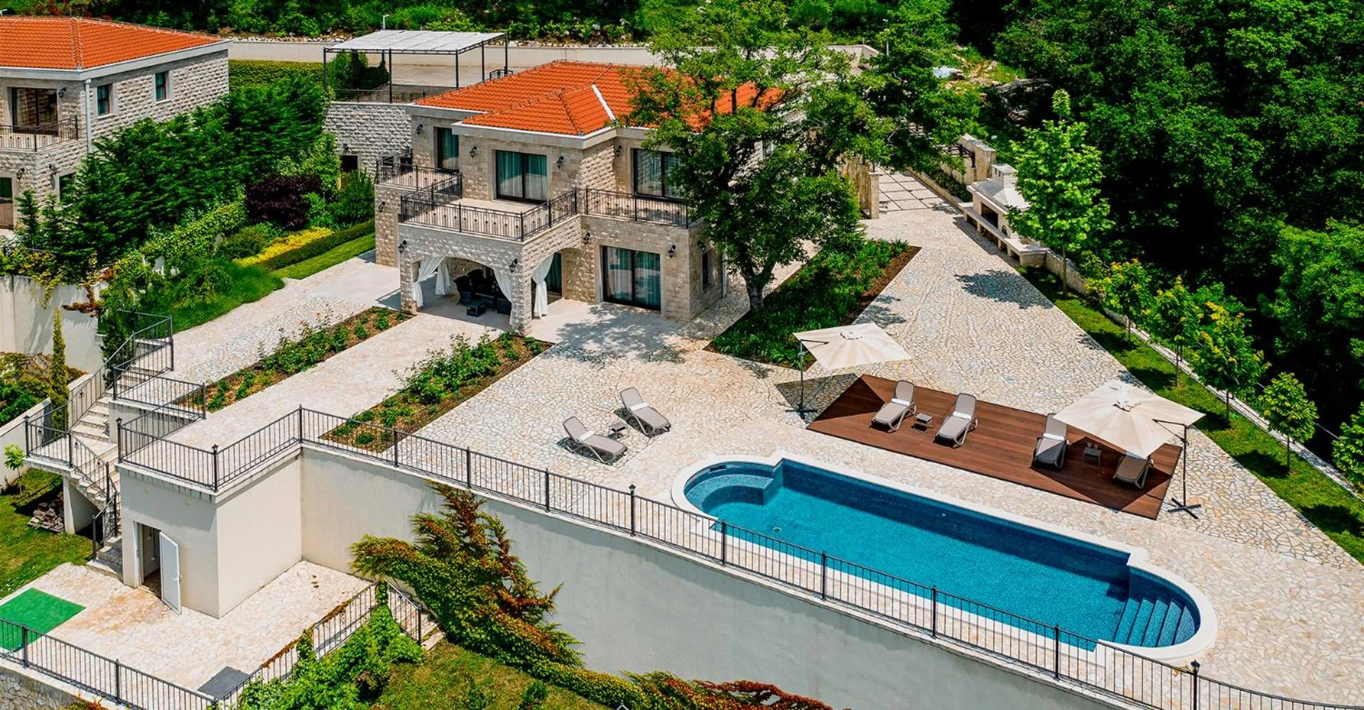 Day in Oak Leaf Residences