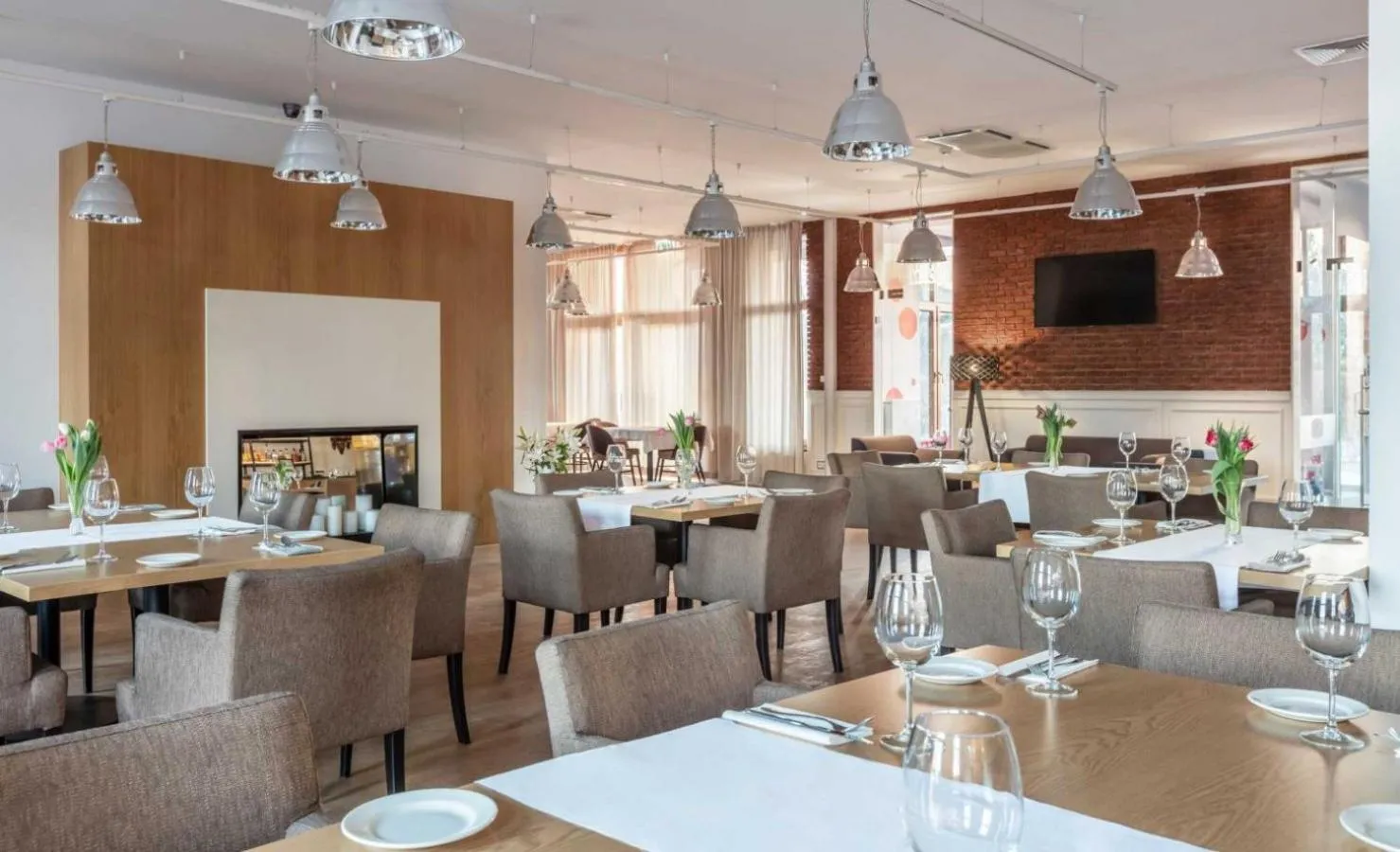Restaurant/places to eat in Mercure Wiazowna Brant