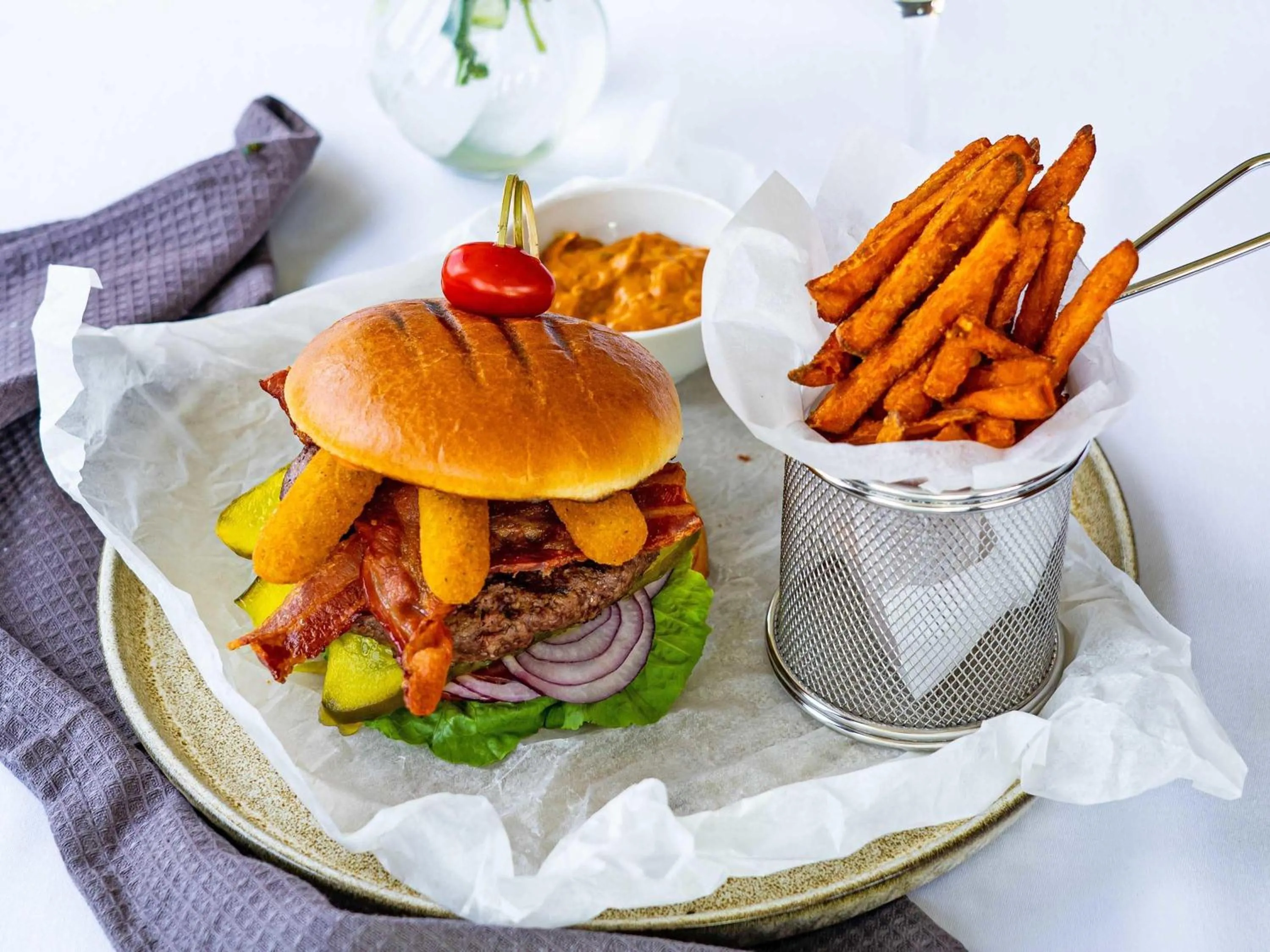 Restaurant/places to eat in Mercure Wiazowna Brant