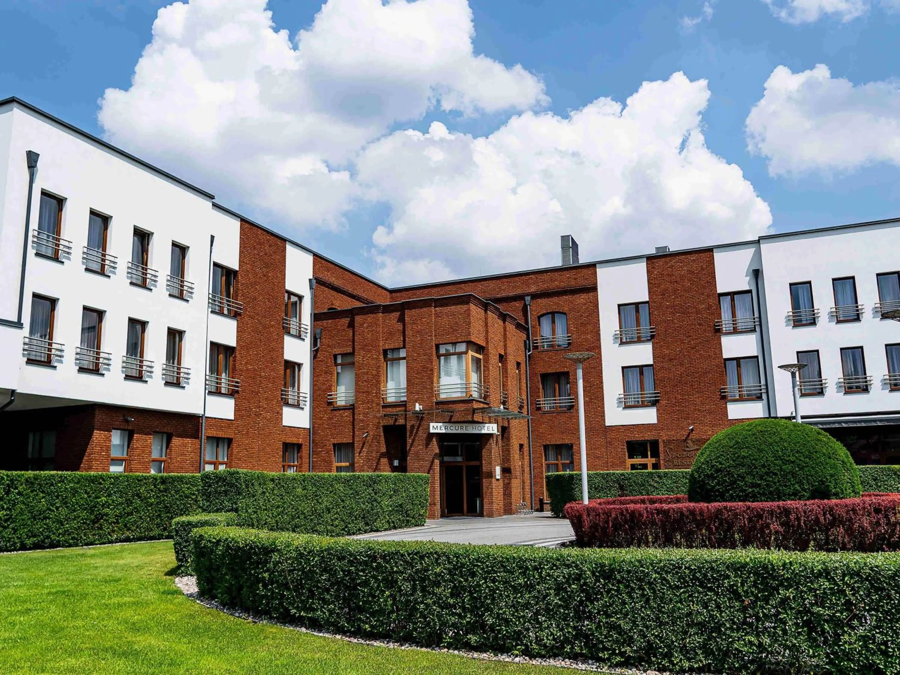 Property building in Mercure Wiazowna Brant