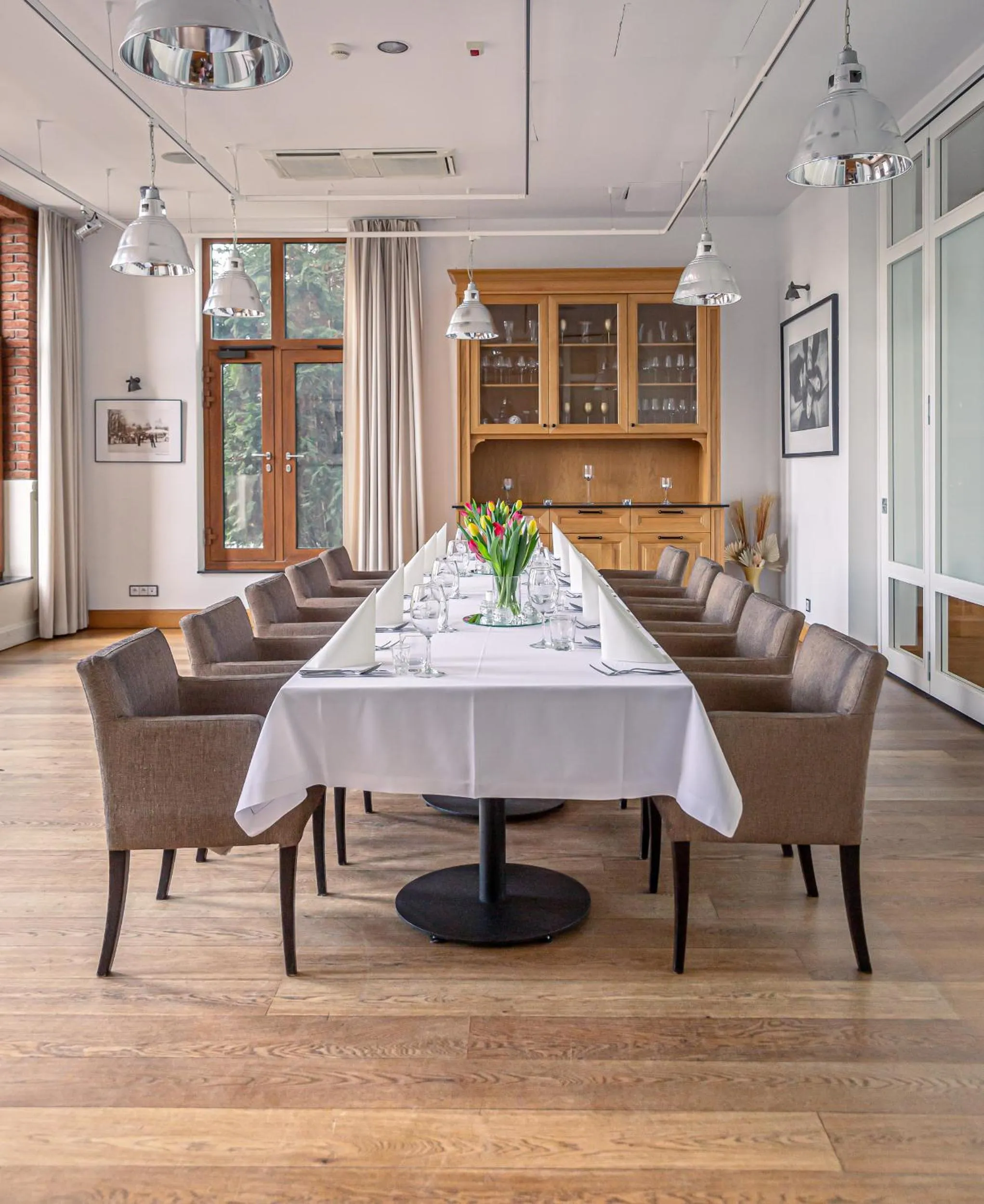 Restaurant/places to eat in Mercure Wiazowna Brant