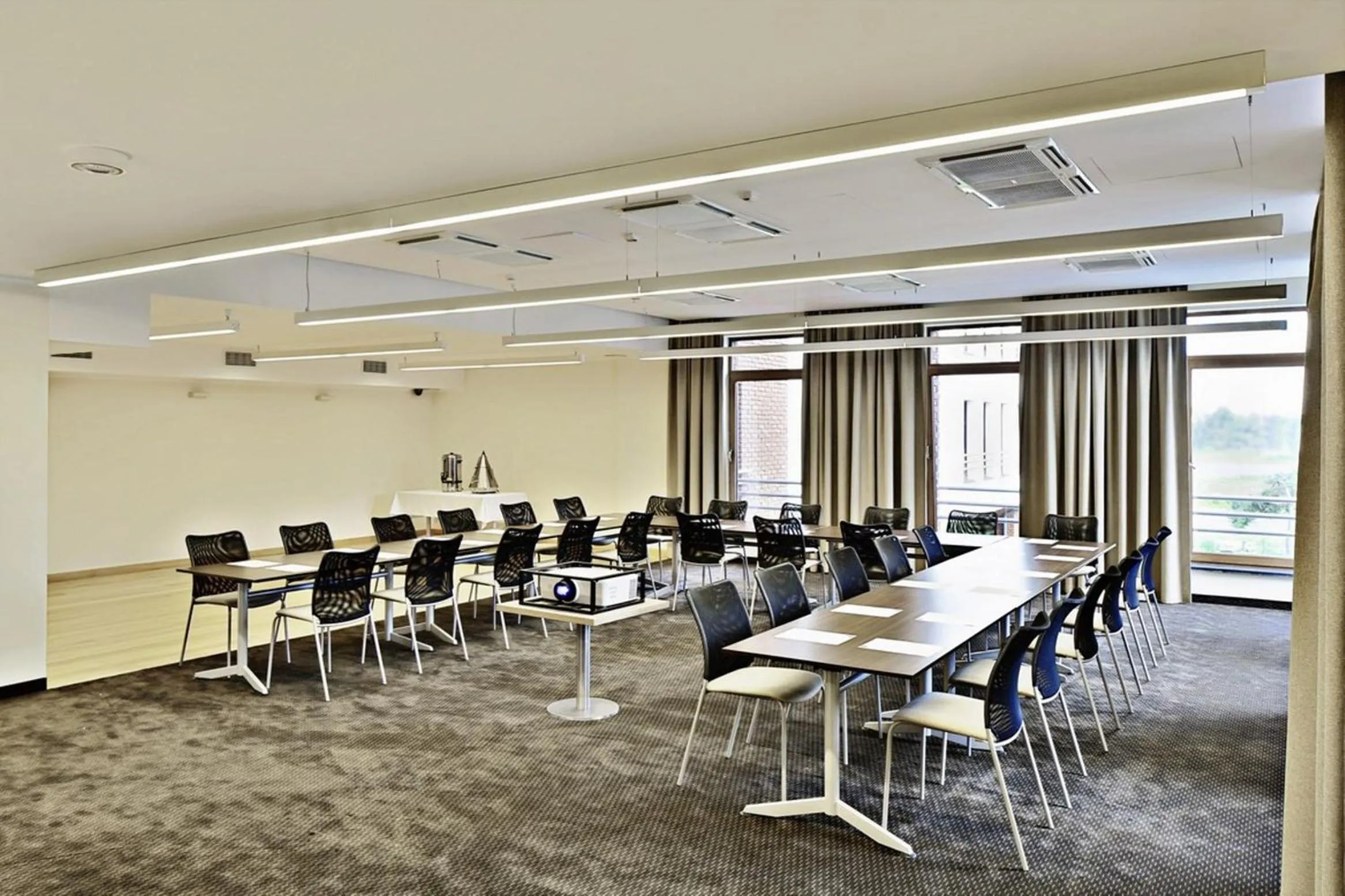 Business facilities in Mercure Wiazowna Brant