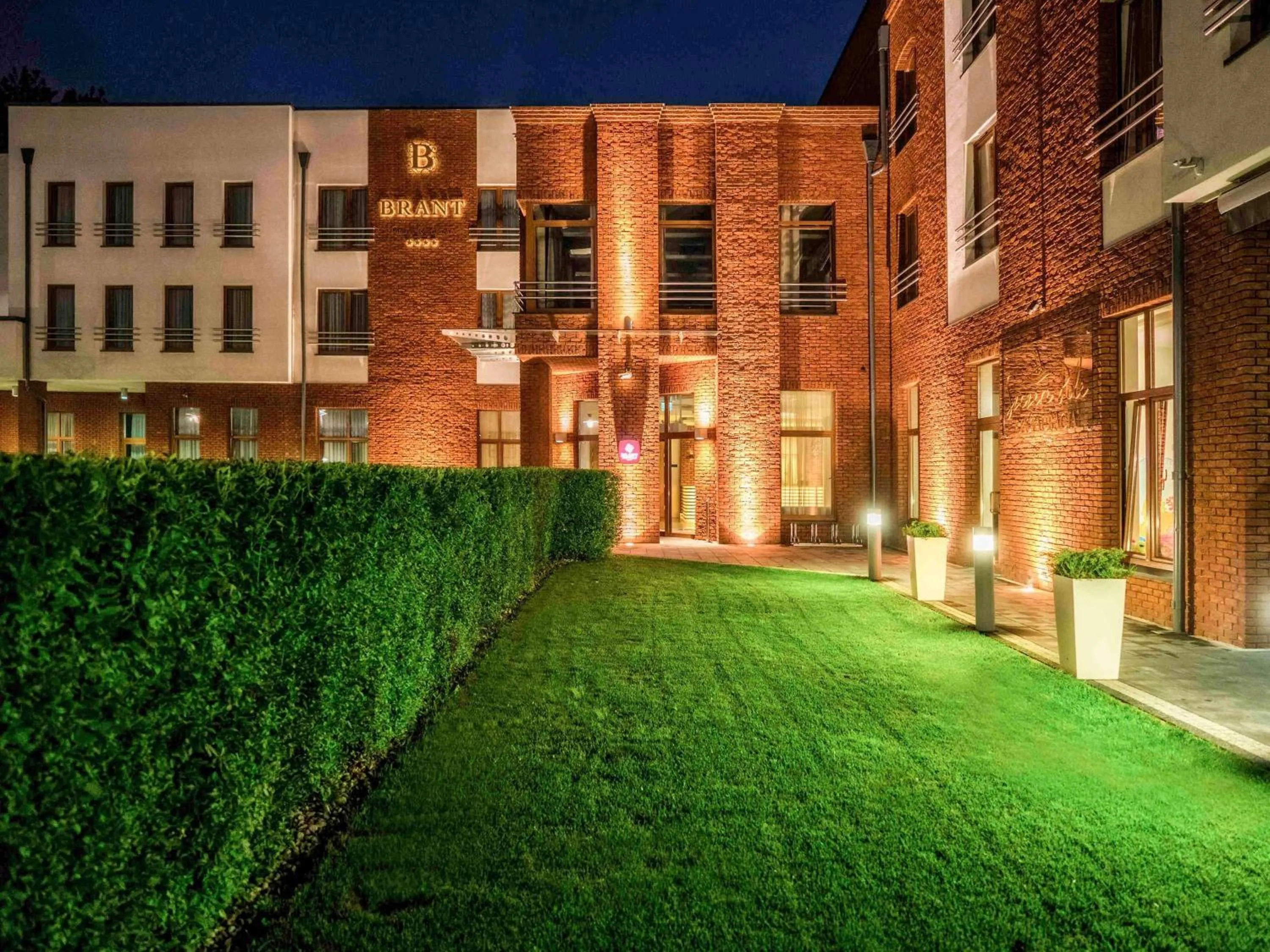 Property building in Mercure Wiazowna Brant