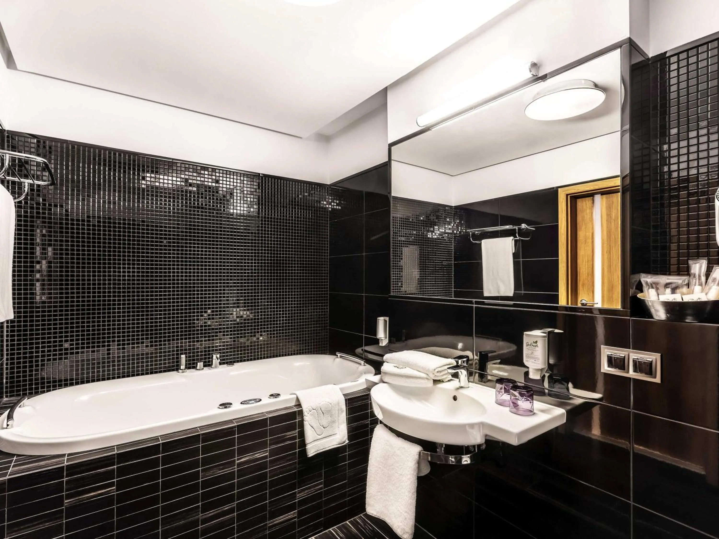 Bedroom in Mercure Wiazowna Brant