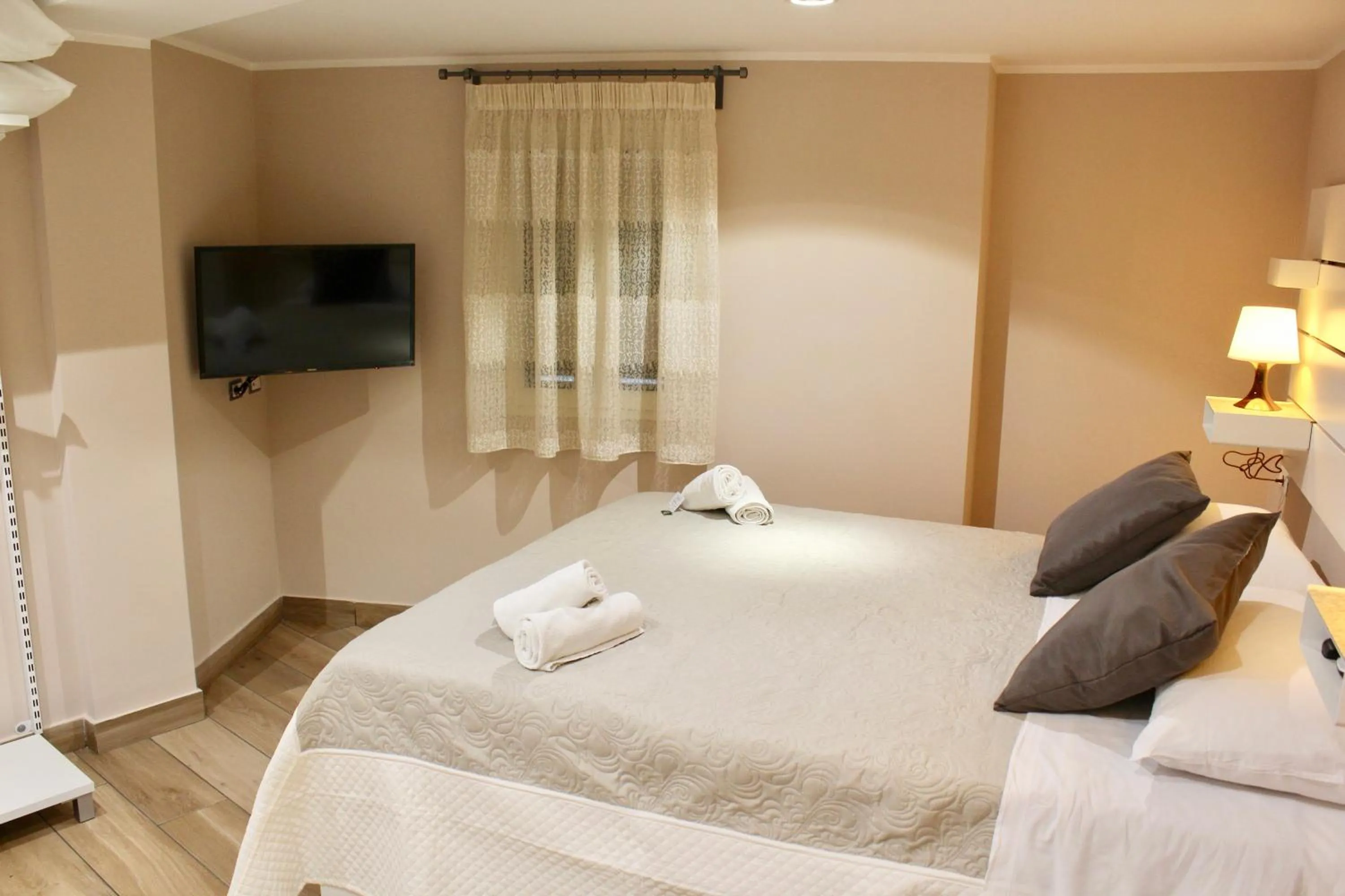 Photo of the whole room, Bed in Central Station Garibaldi