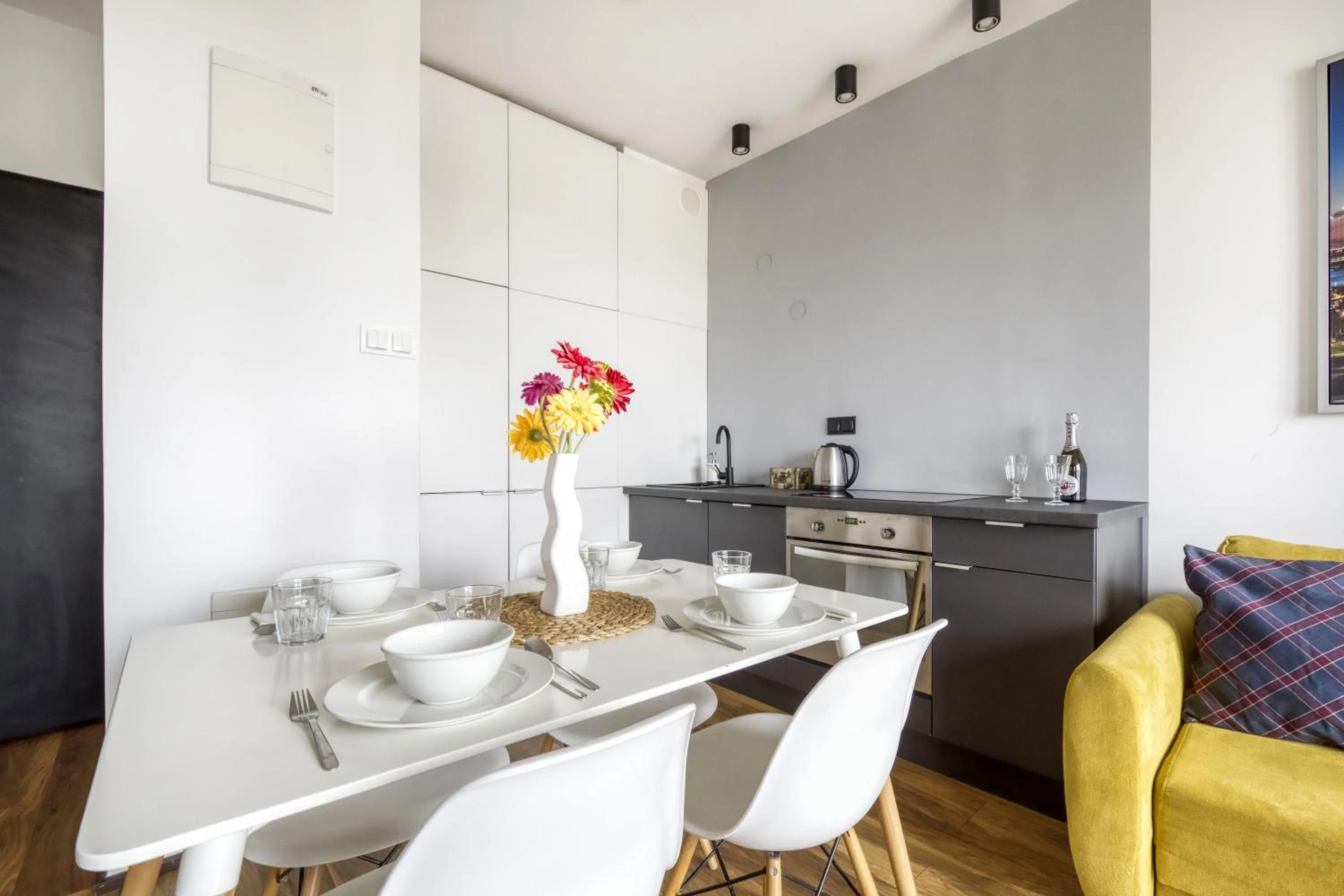 Kitchen or kitchenette in Warsaw Night Apartments Giełdowa