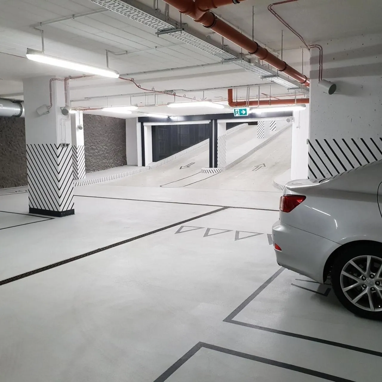 Parking in Warsaw Night Apartments Giełdowa