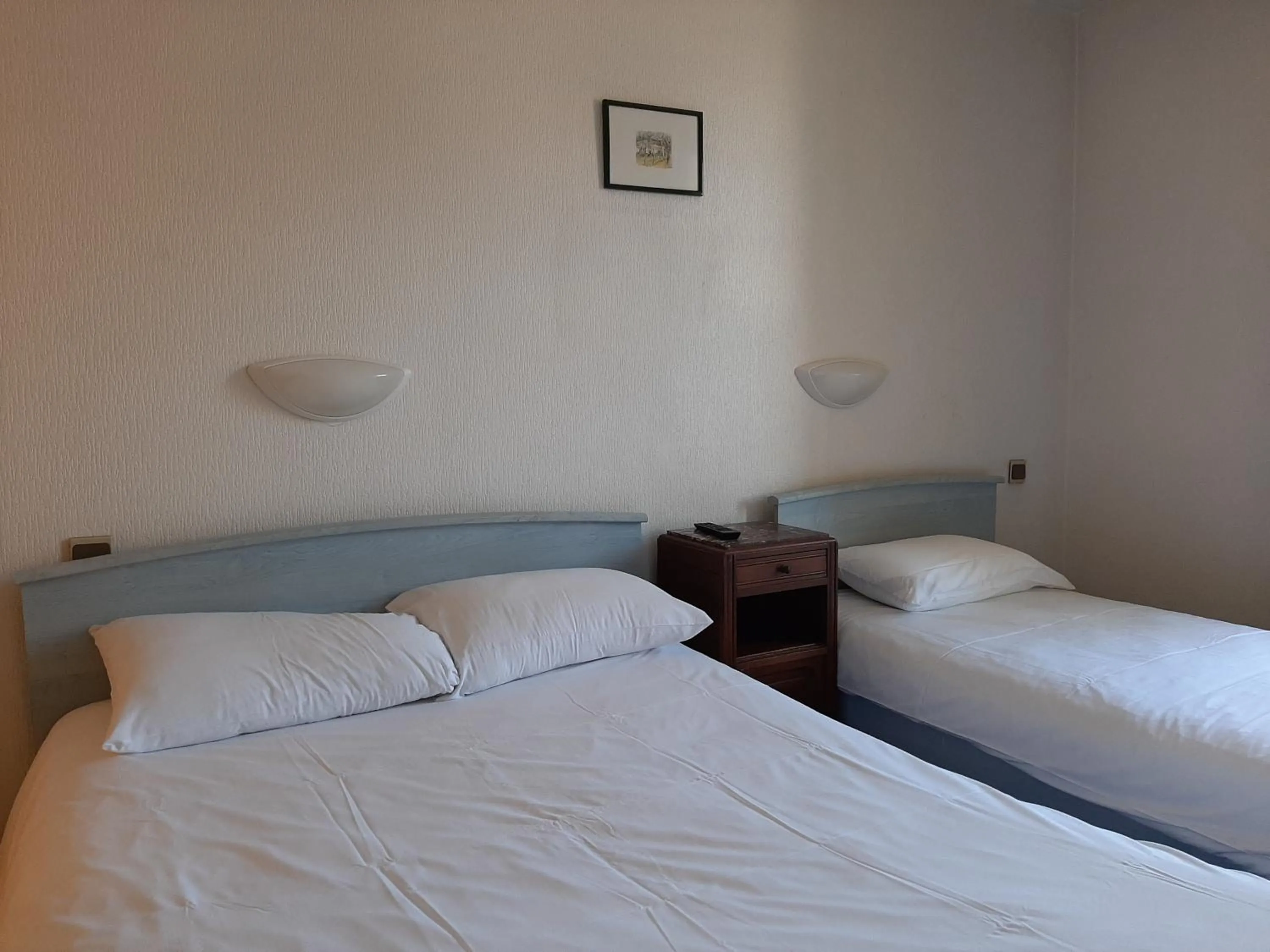 Bedroom in Hôtel Les Beaux Arts- Limoges Hypercentre