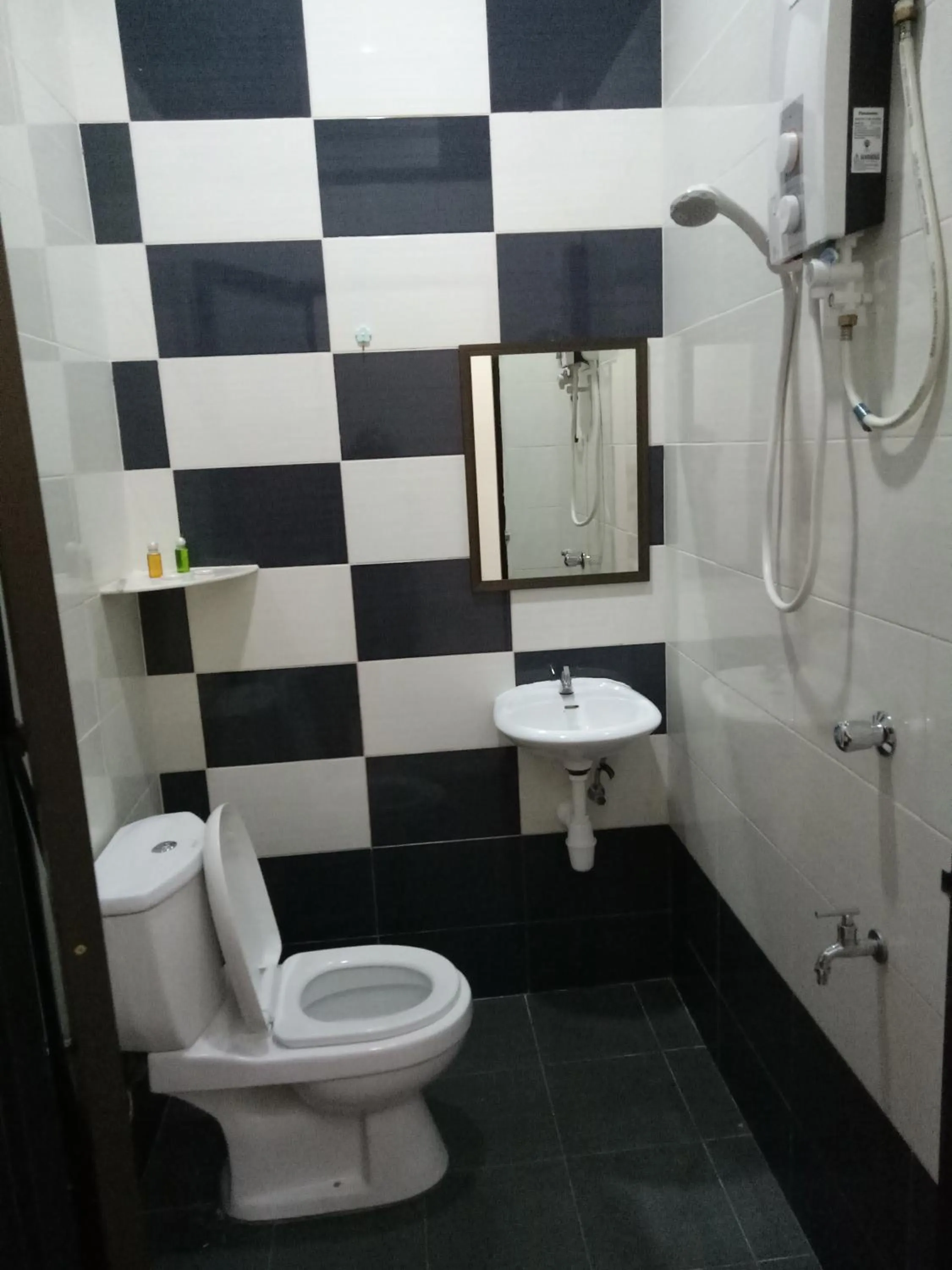 Shower in Padimas Villa @Datai Valley